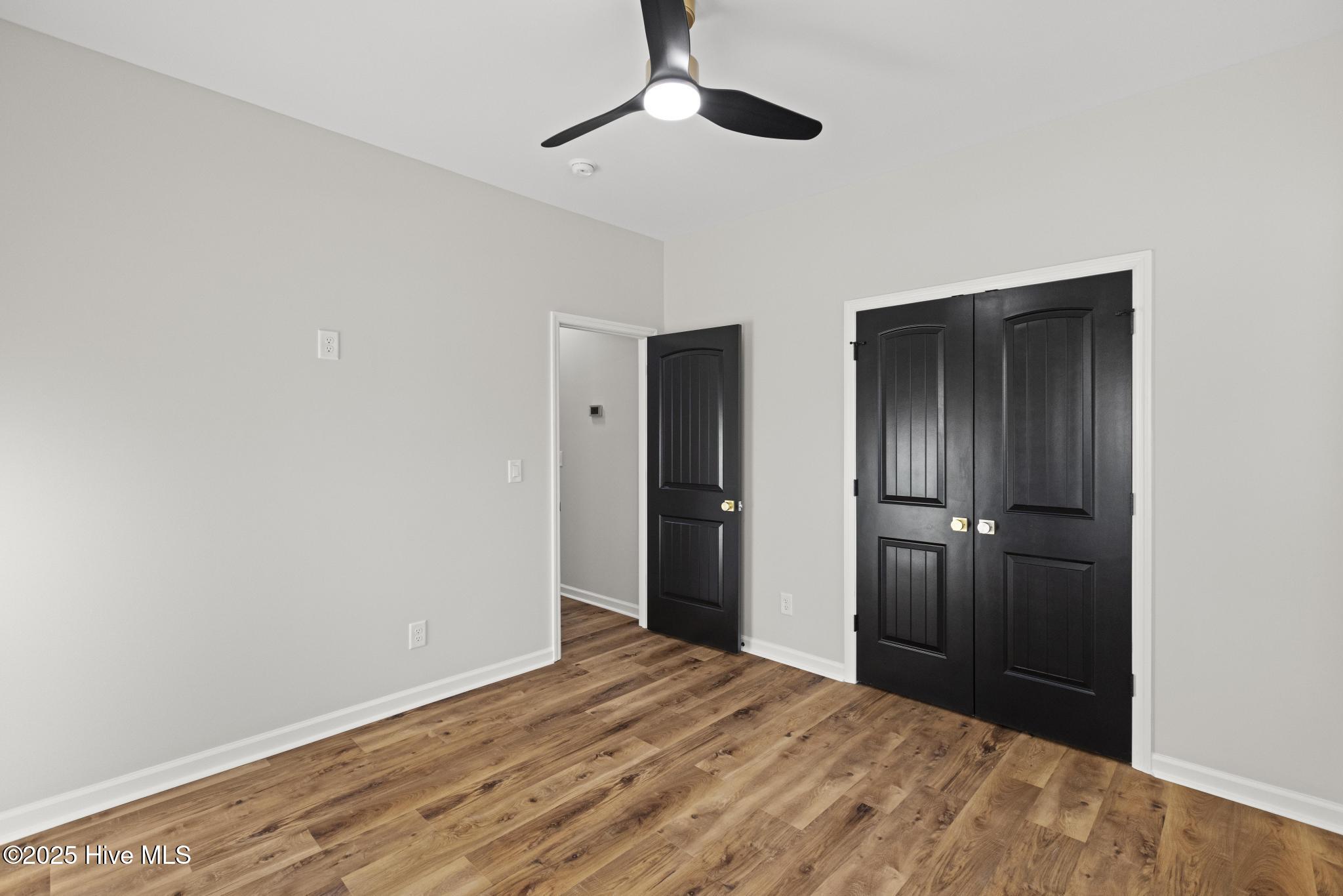 100557317 | Photo 33