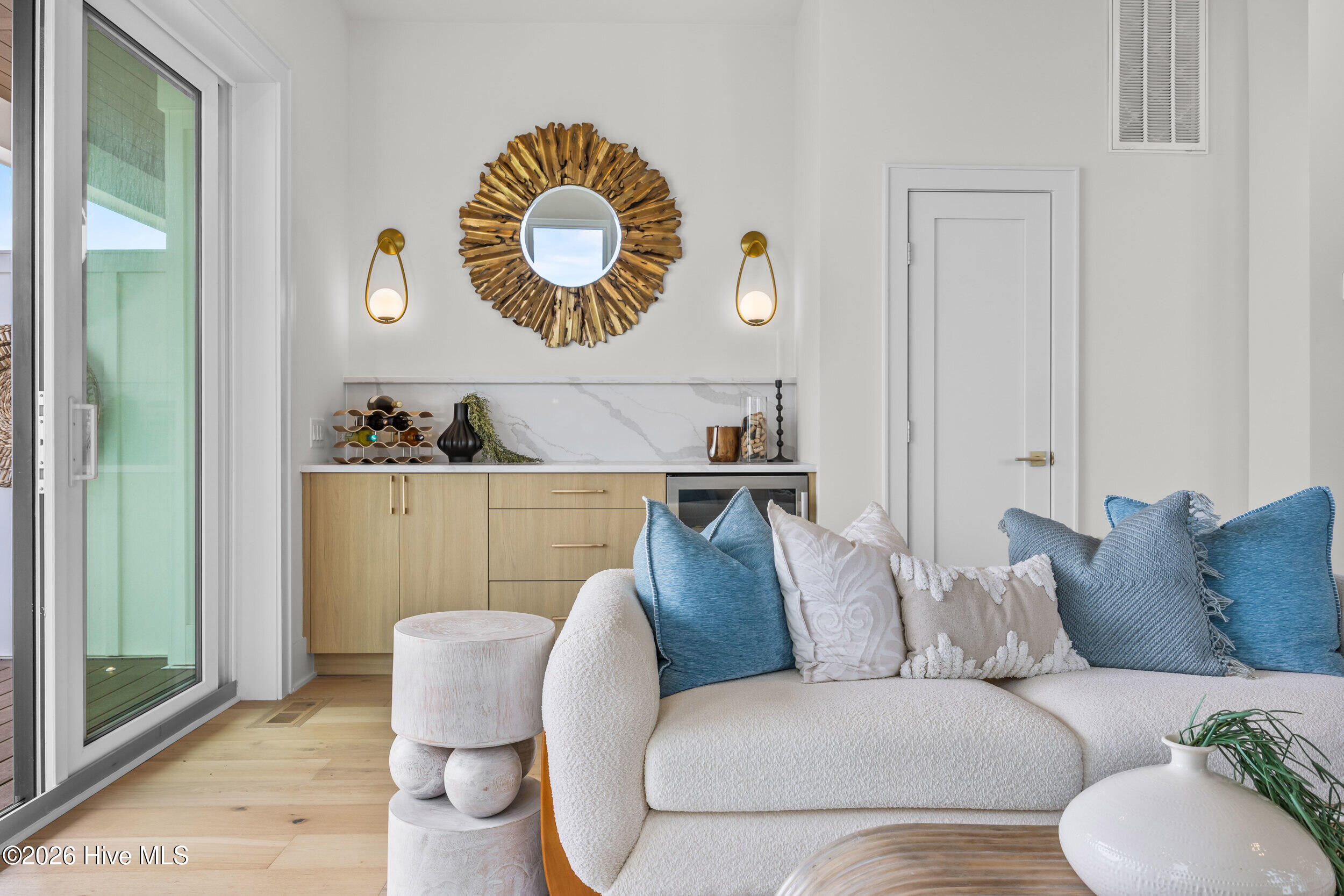 100557760 | Photo 19