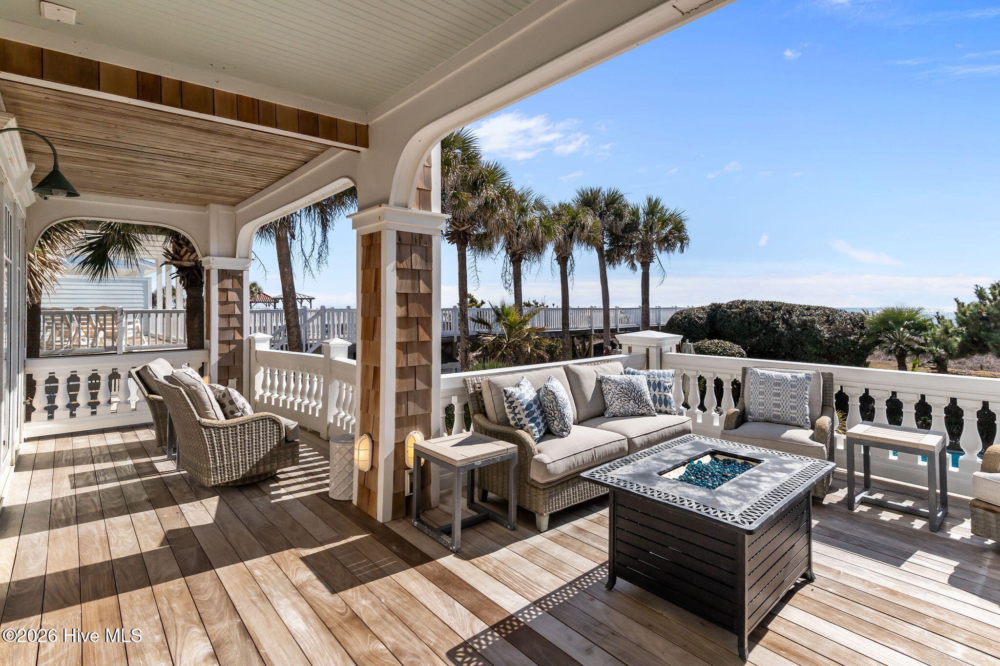 100552689 | Photo 78