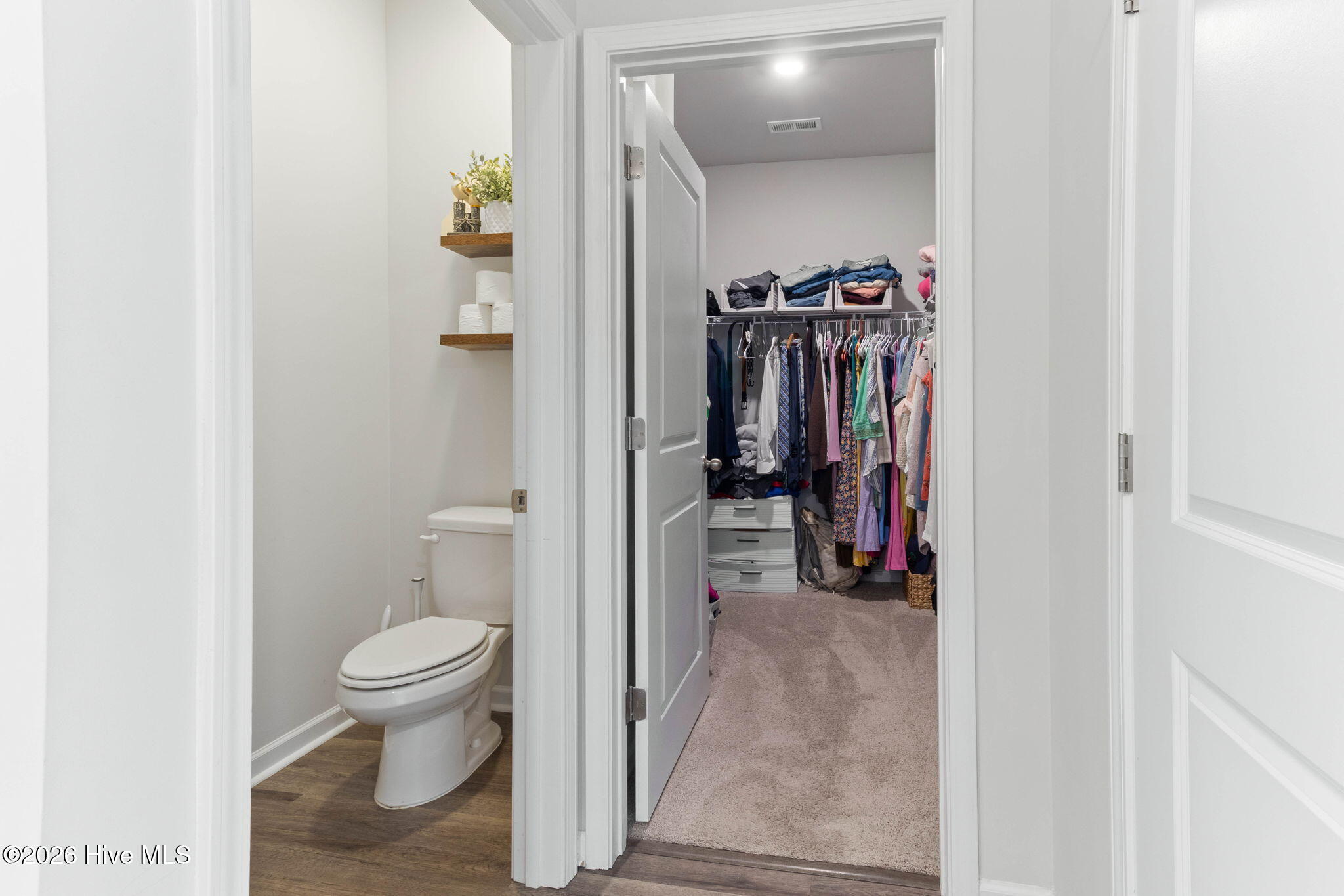 100561989 | Photo 28