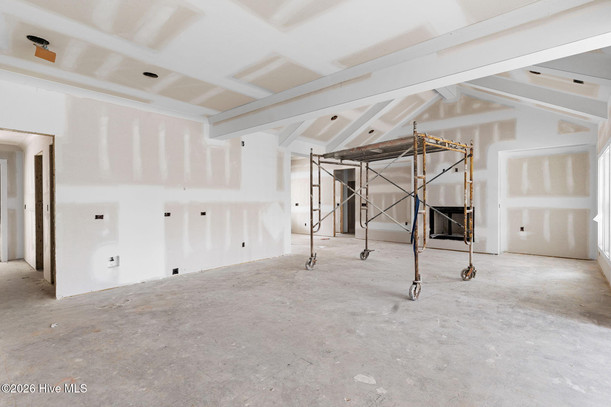 100557802 | Photo 12