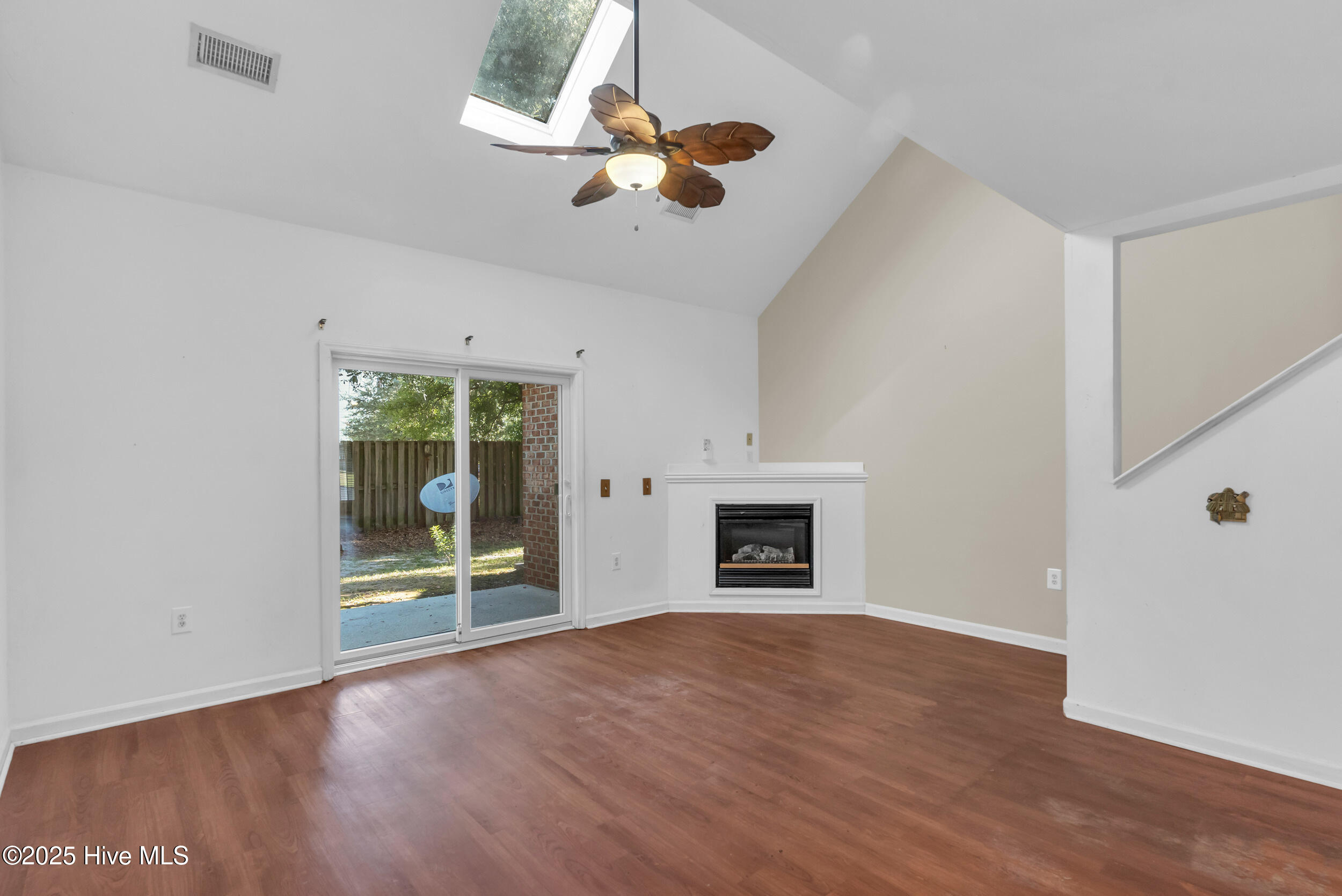 4804 College Road S, Wilmington, NC 28412 – photo 5: Living Room