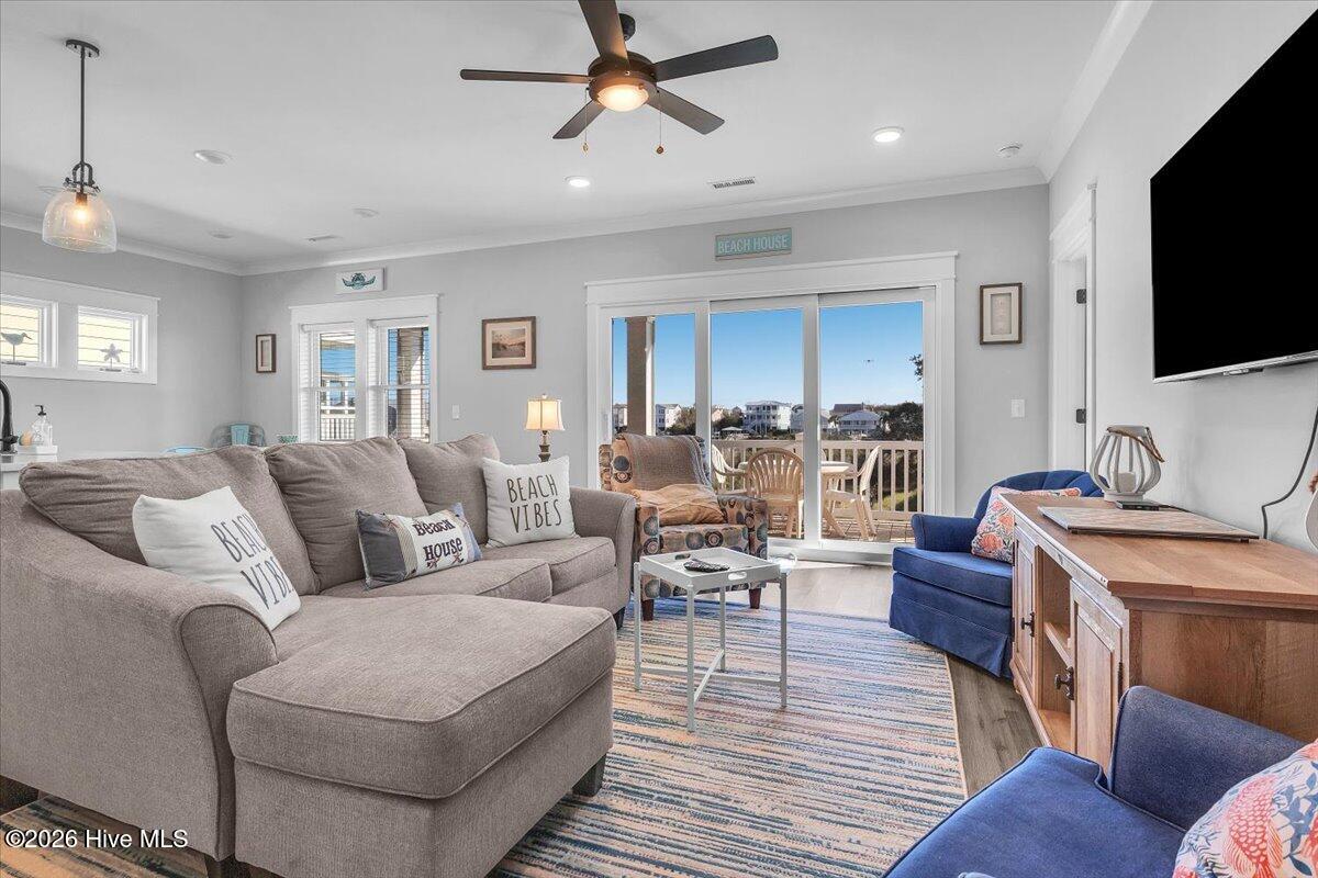 100565716 | Photo 24