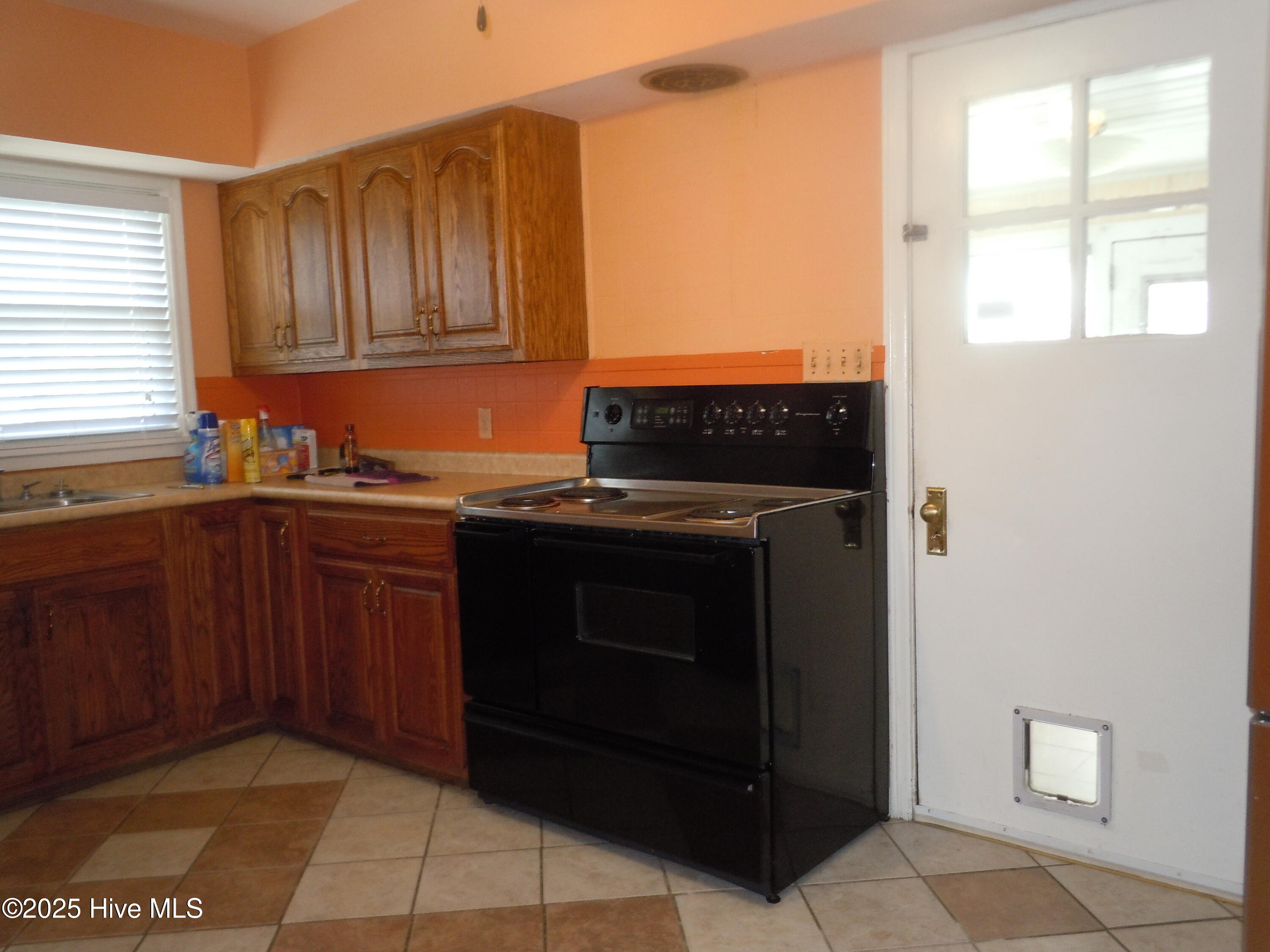 100536293 | Photo 14