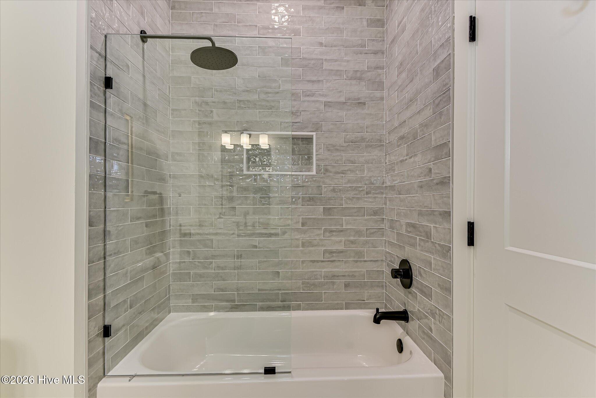 Model Unit Hall Bath