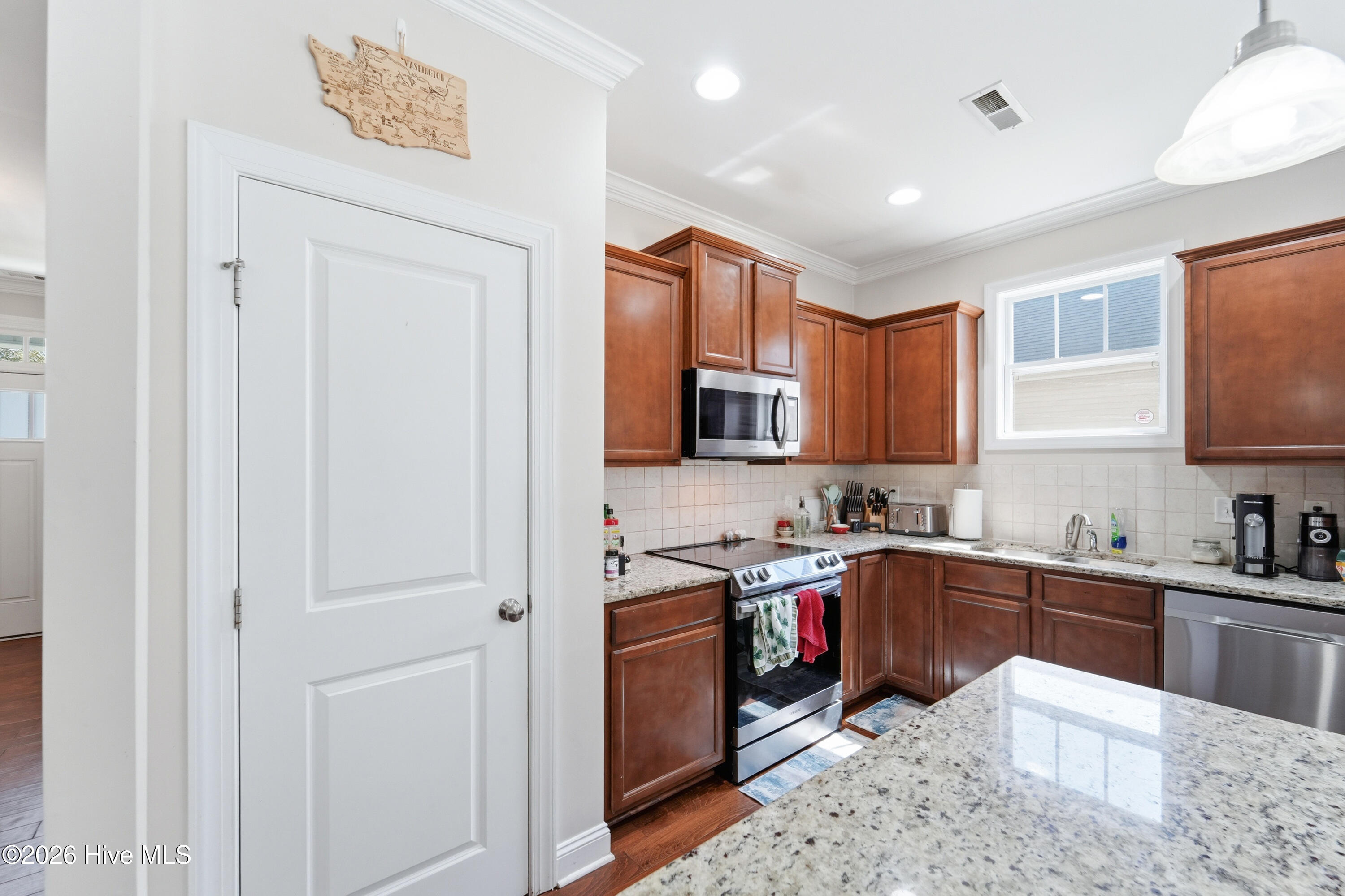 100562965 | Photo 33