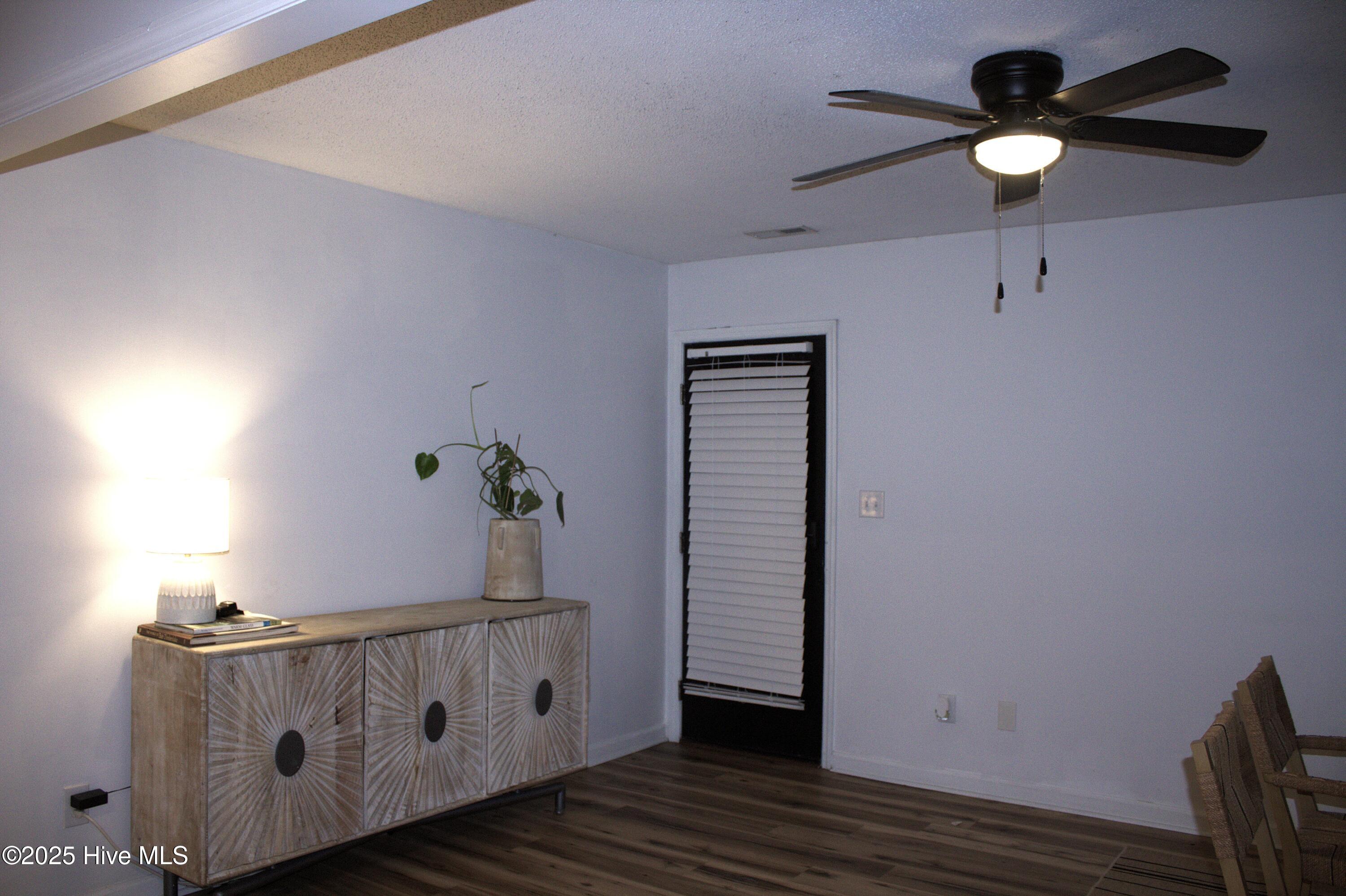 100538366 | Photo 16