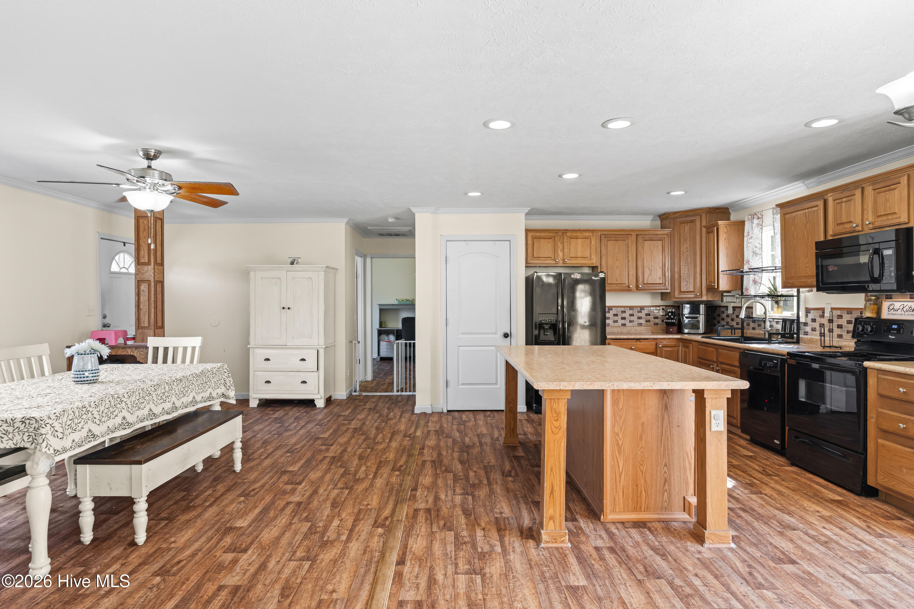 100561552 | Photo 10