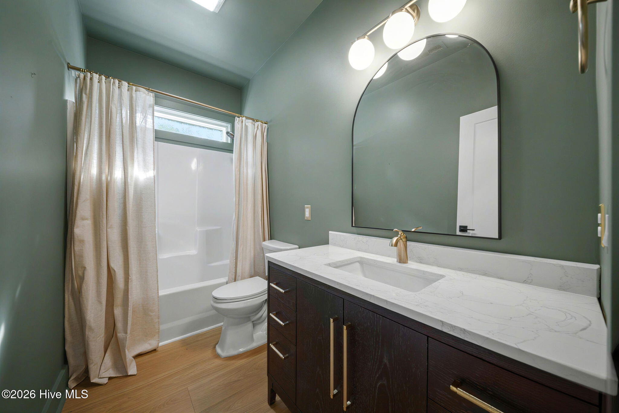 100564194 | Photo 31