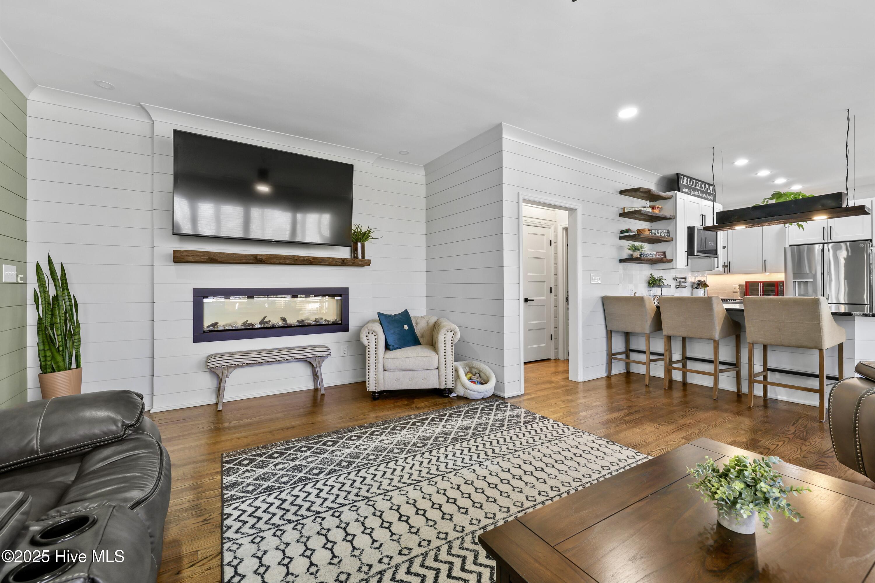 100494735 | Photo 15