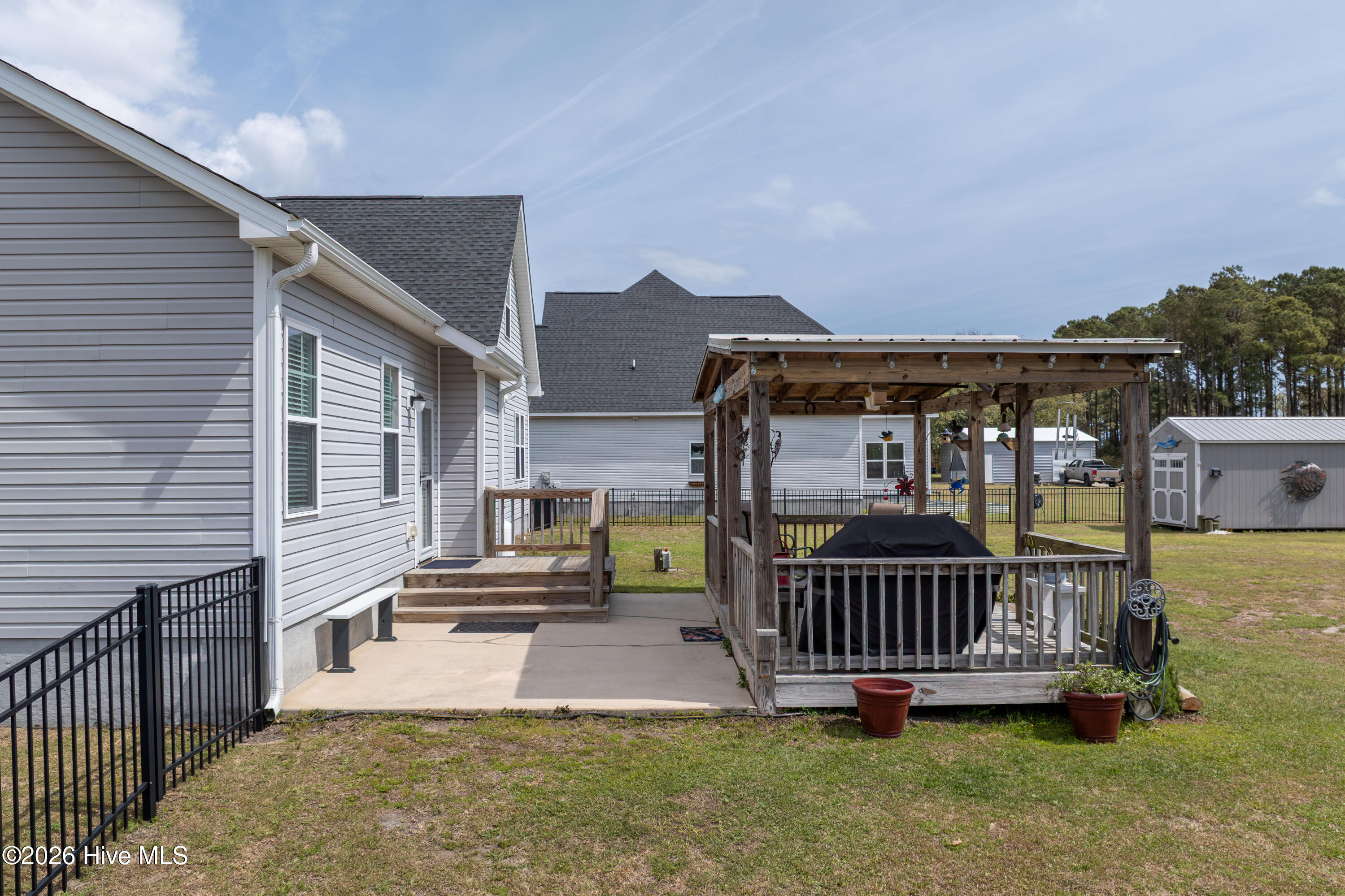 100563582 | Photo 43