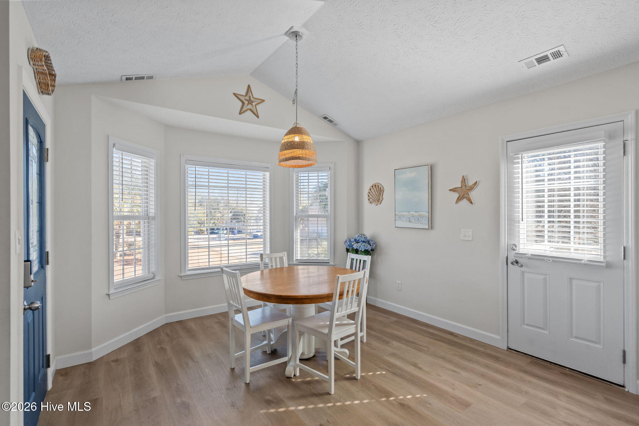 100555405 | Photo 39