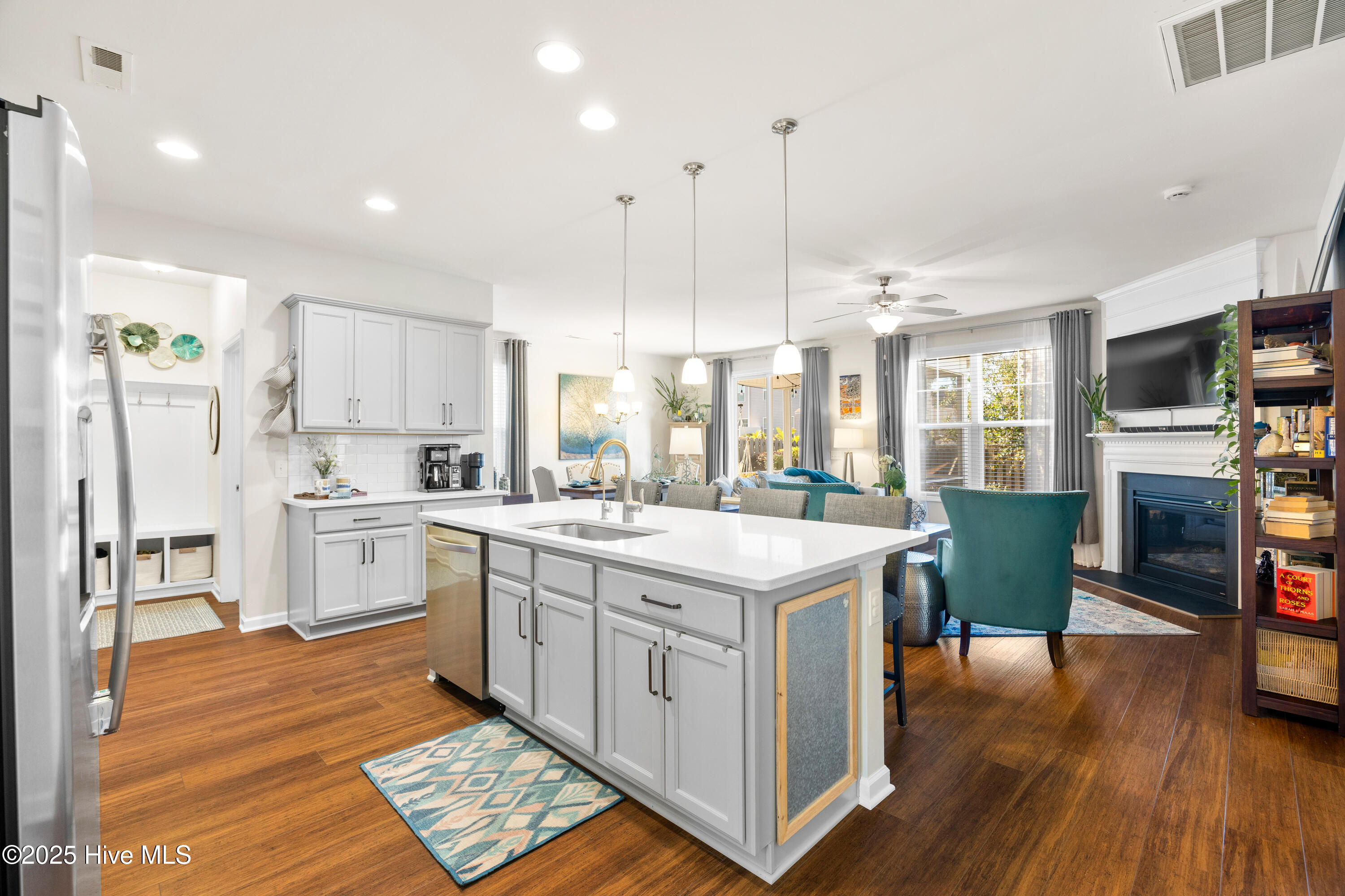 100534608 | Photo 11