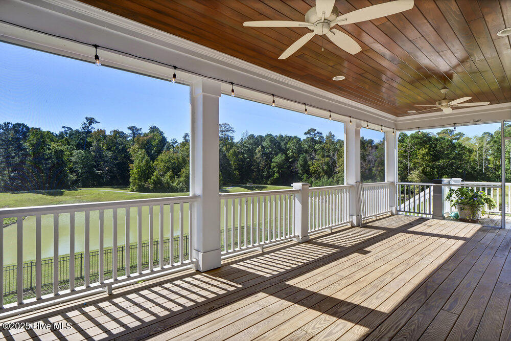 100518047 | Photo 19