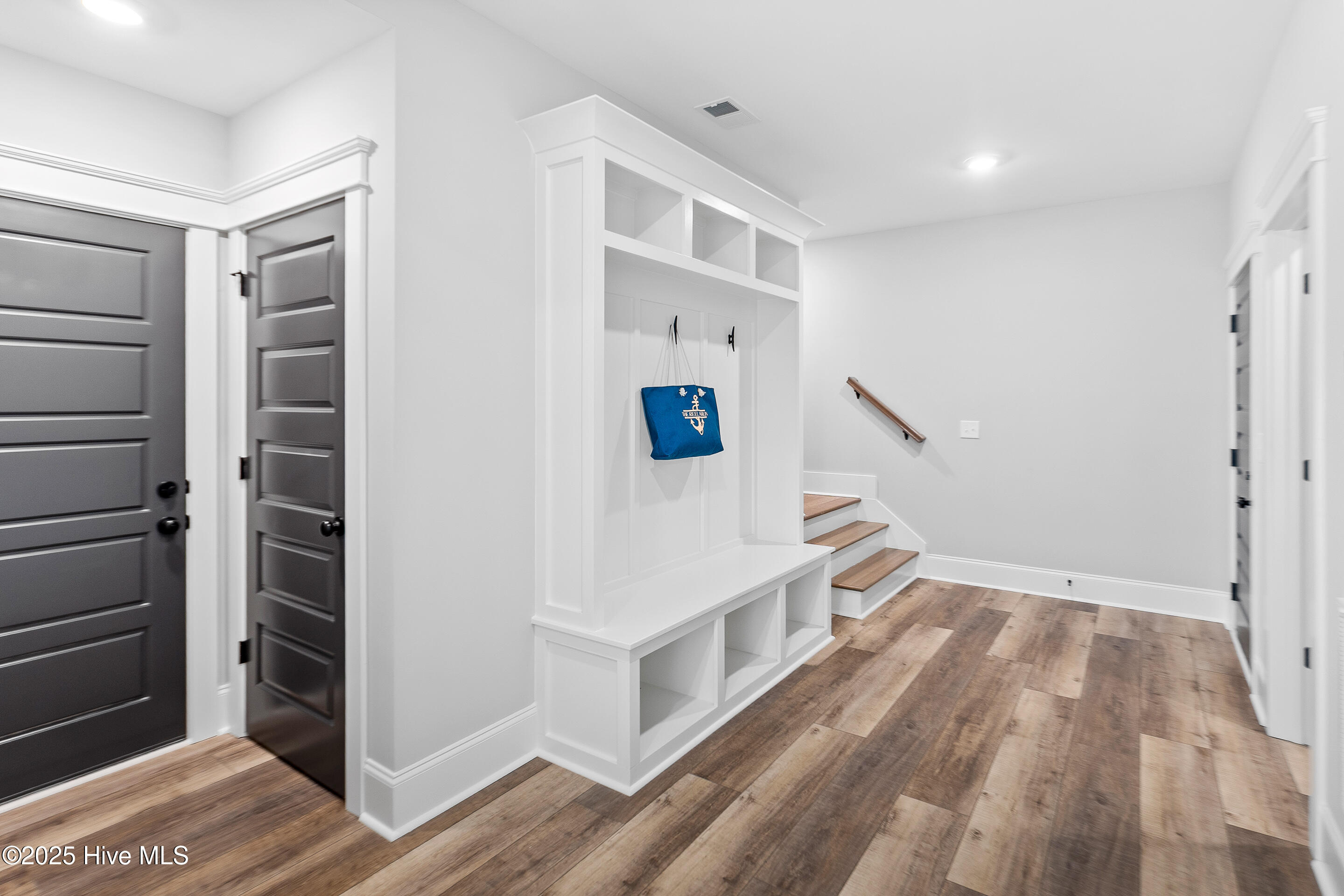 100526022 | Photo 35