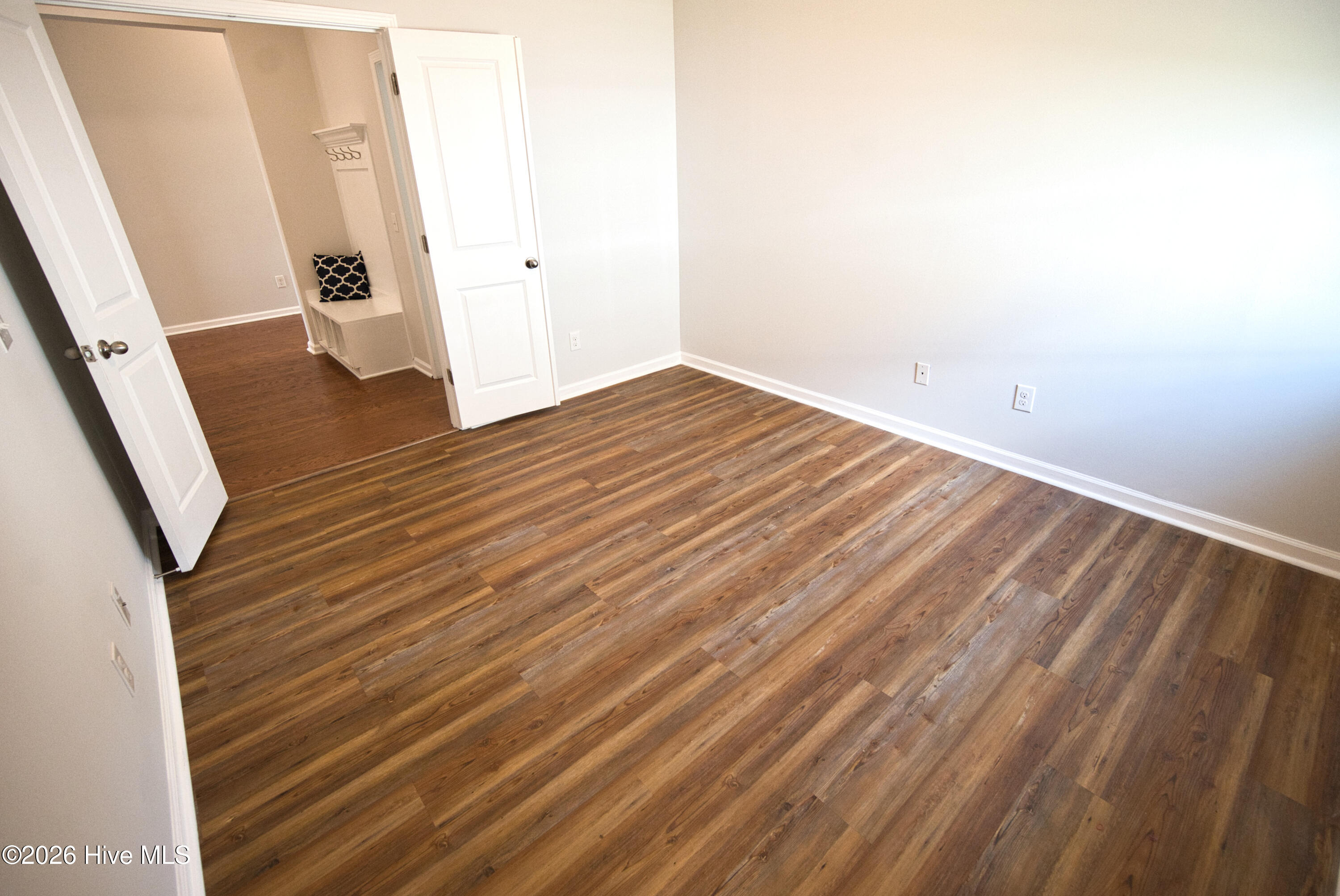 100569756 | Photo 41