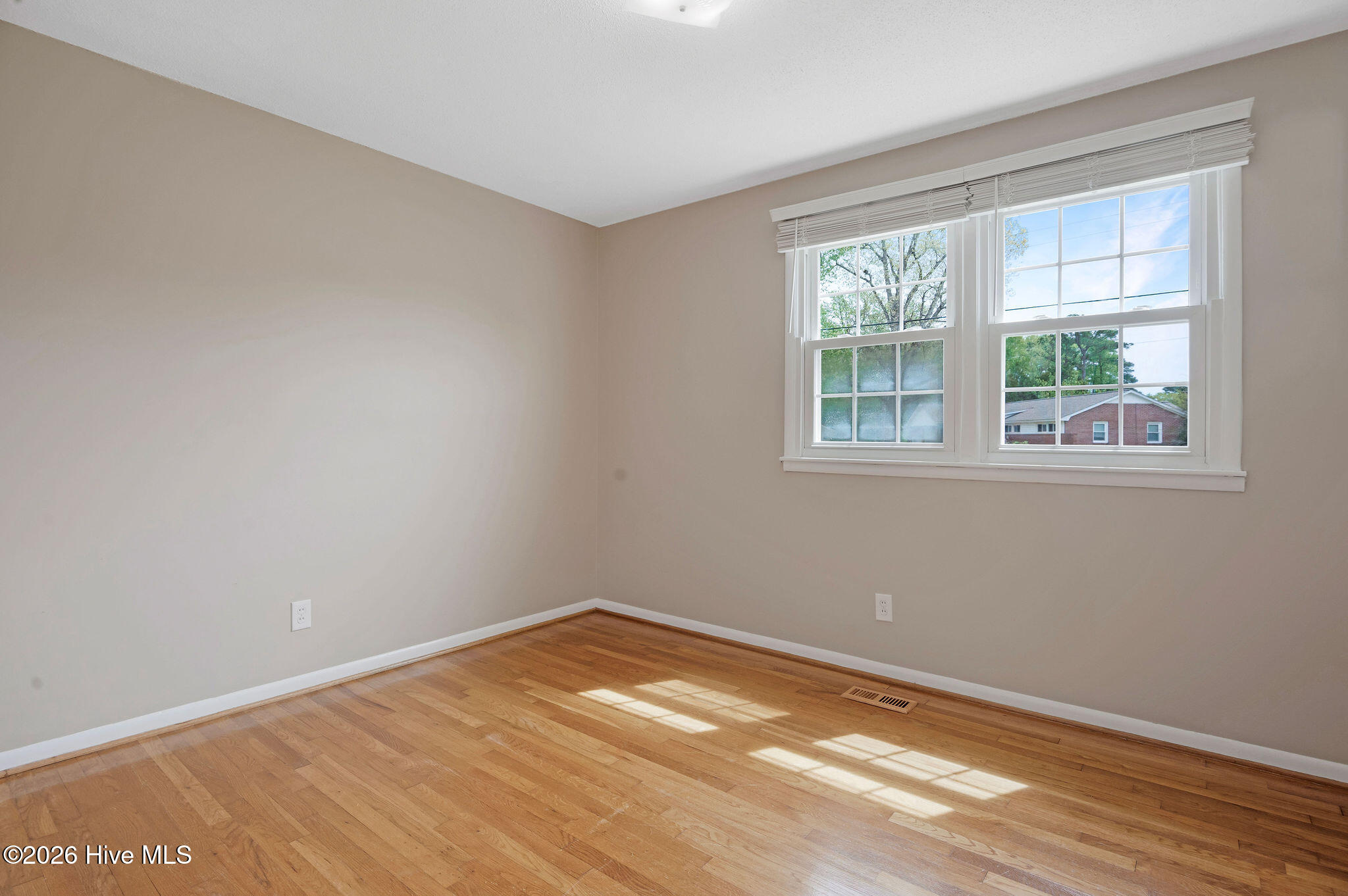 100565785 | Photo 21