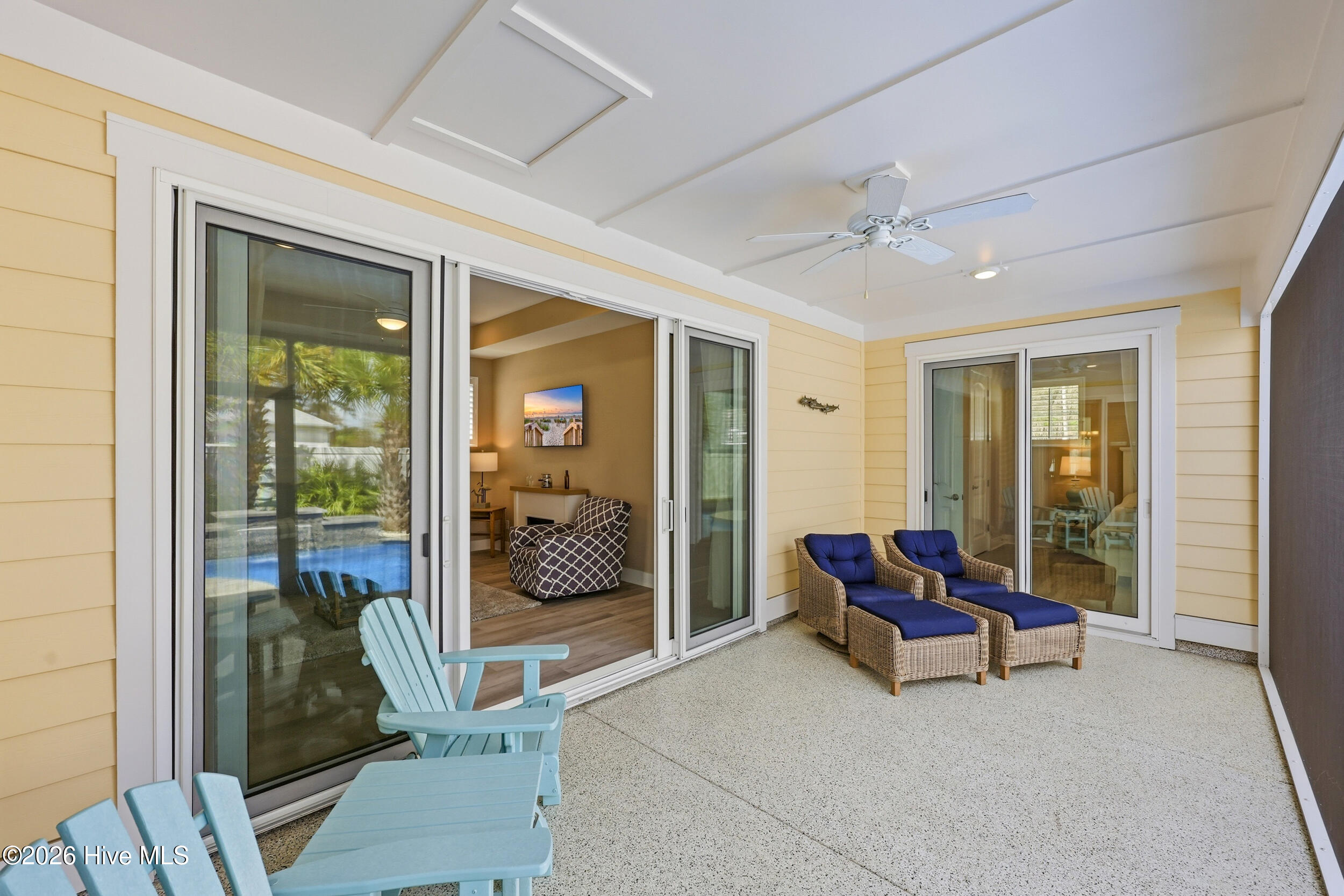 100563402 | Photo 25