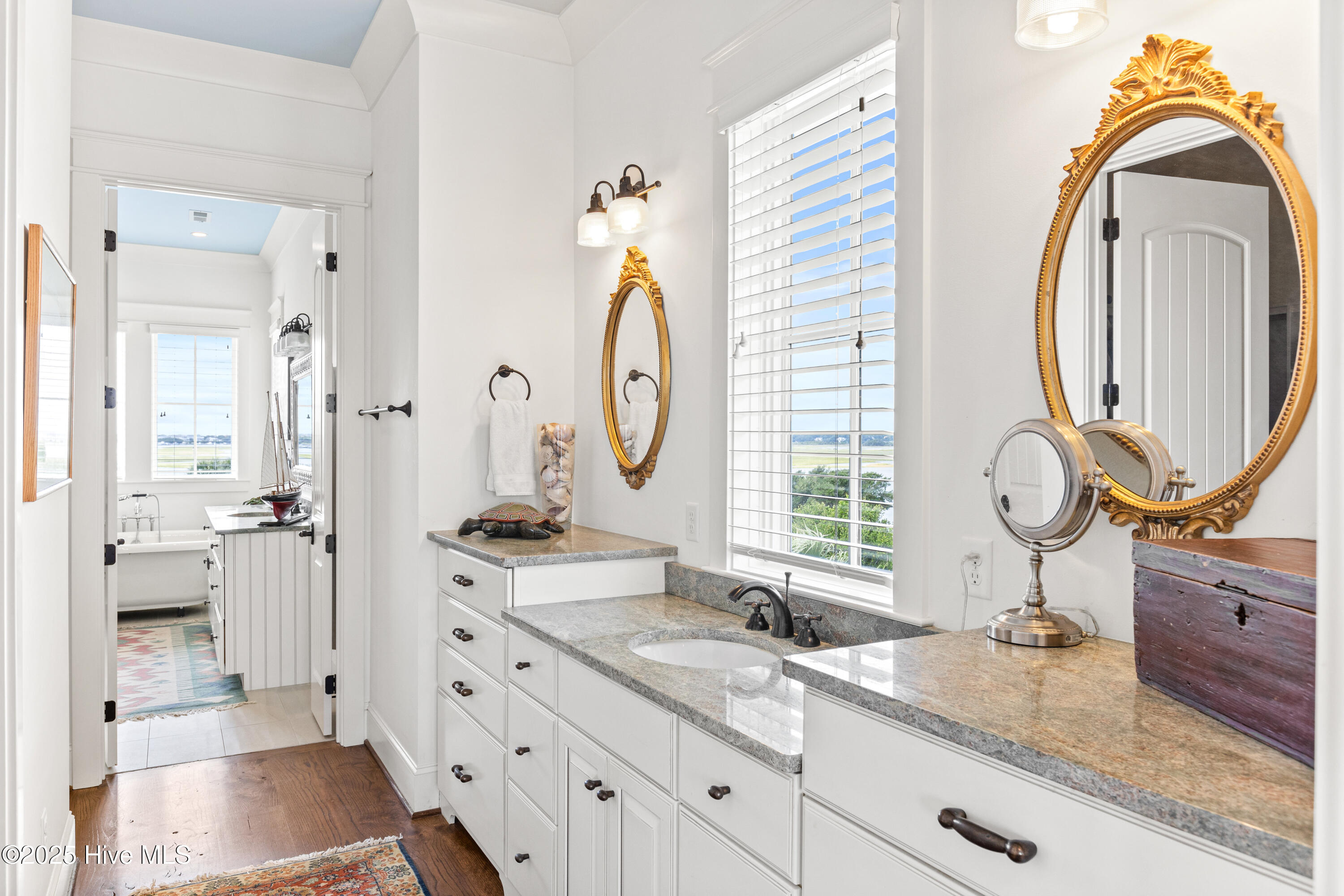 100531006 | Photo 23