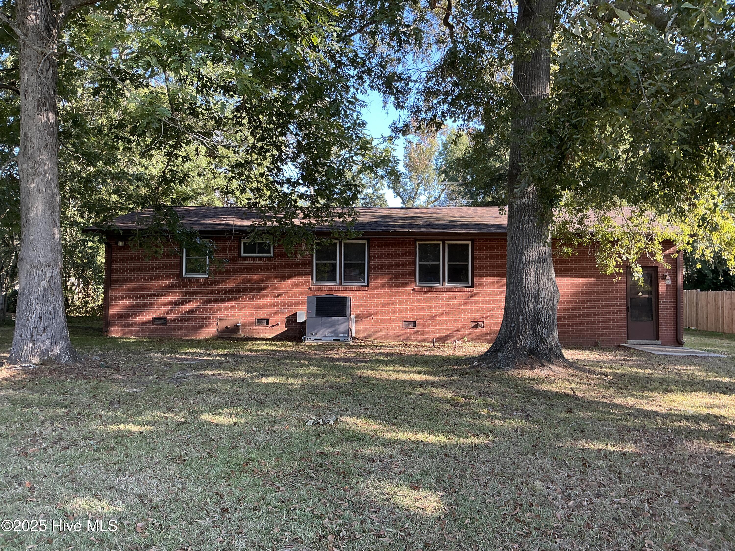 100548124 | Photo 15