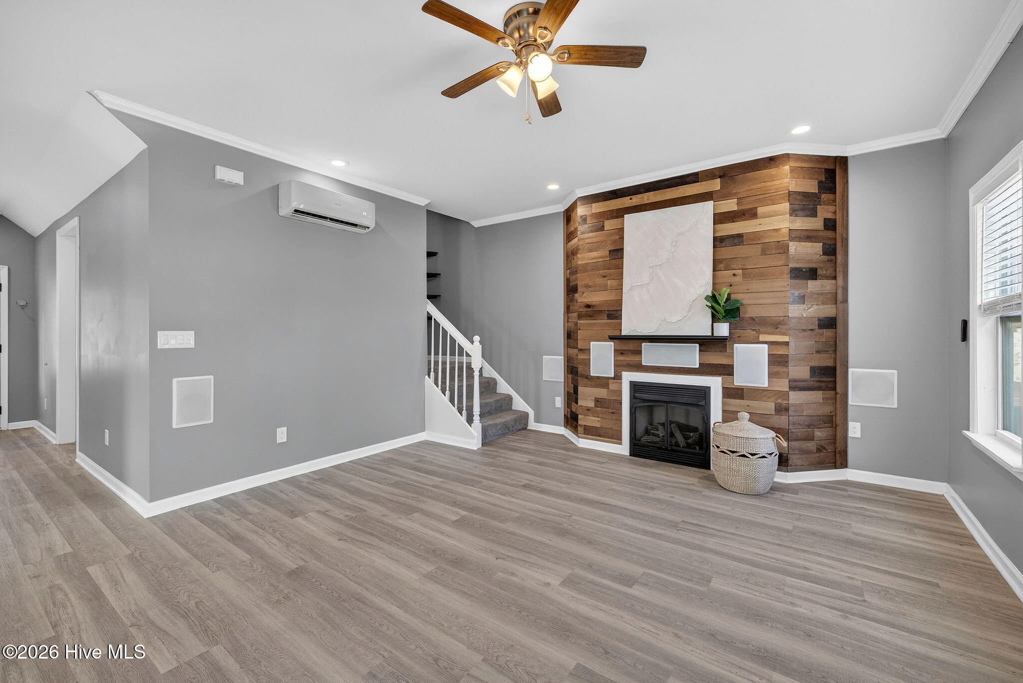 100548993 | Photo 18