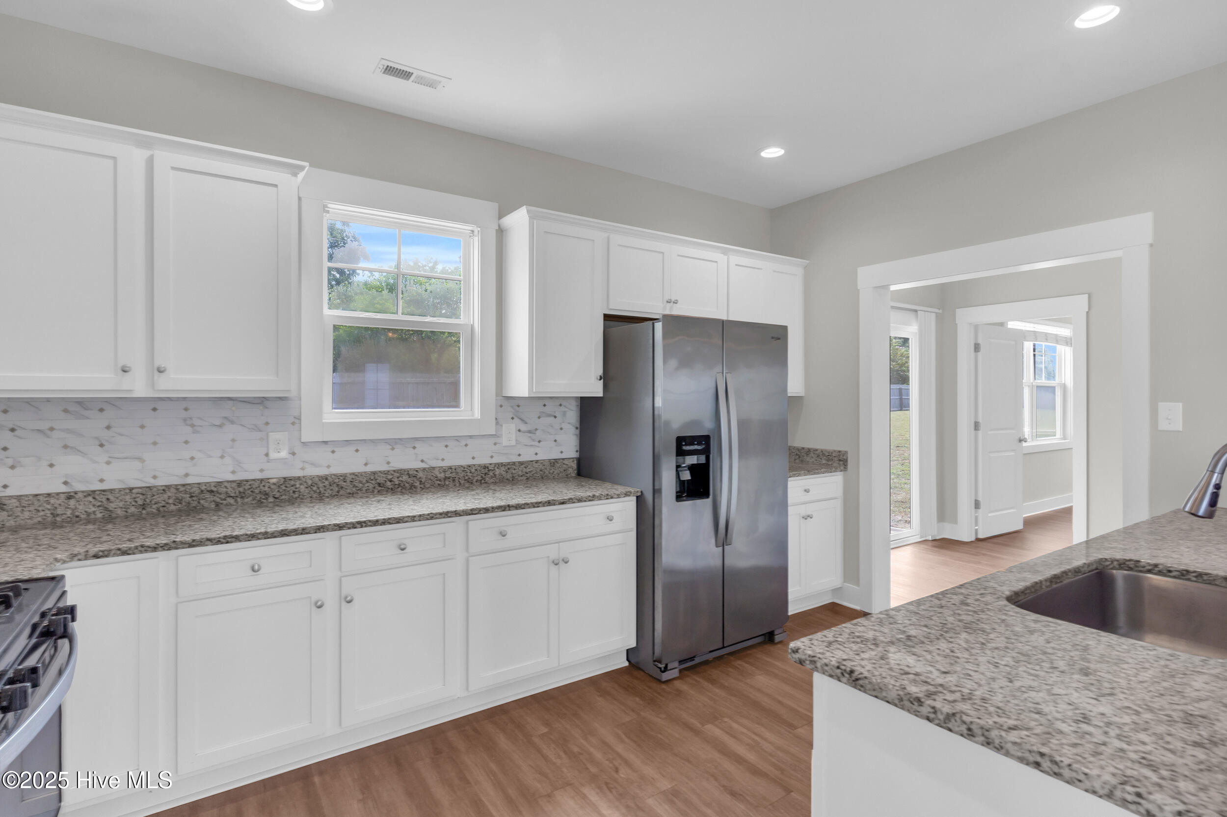 100526373 | Photo 12