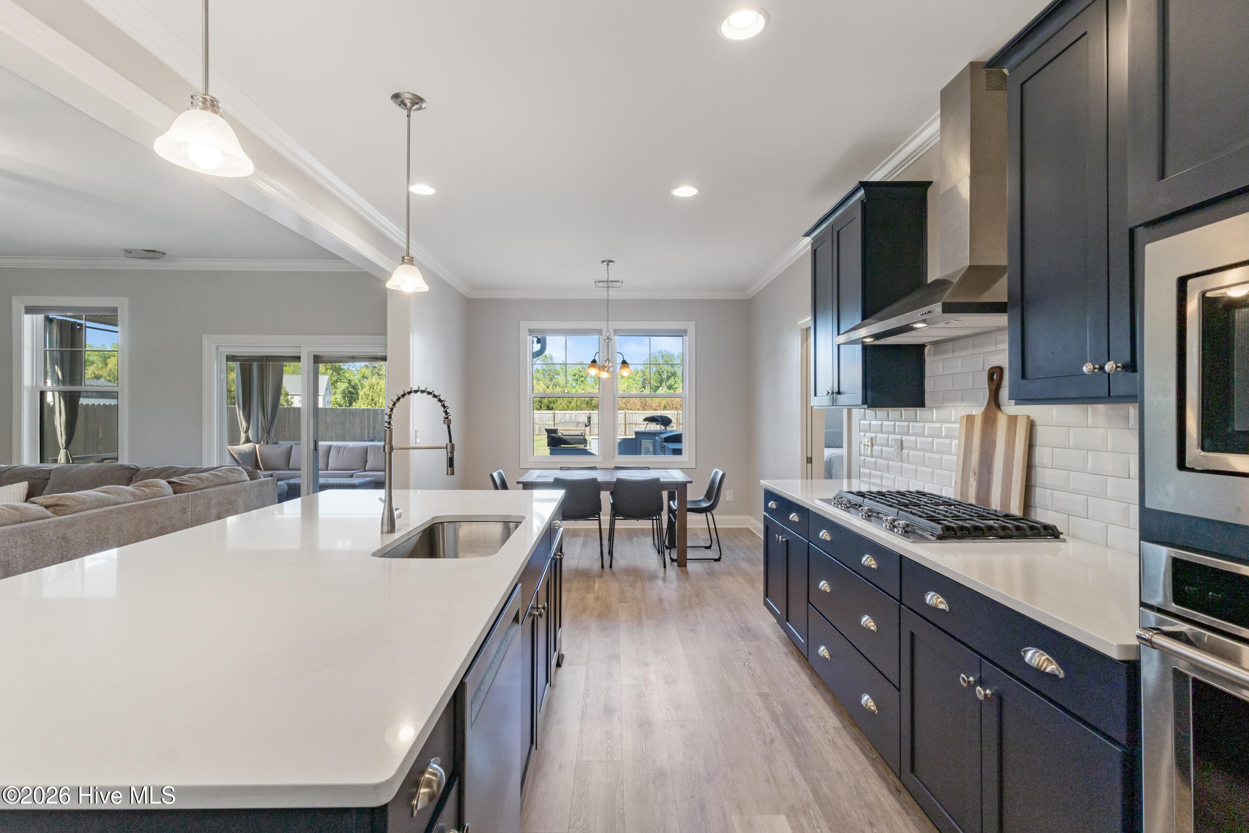 100569391 | Photo 17