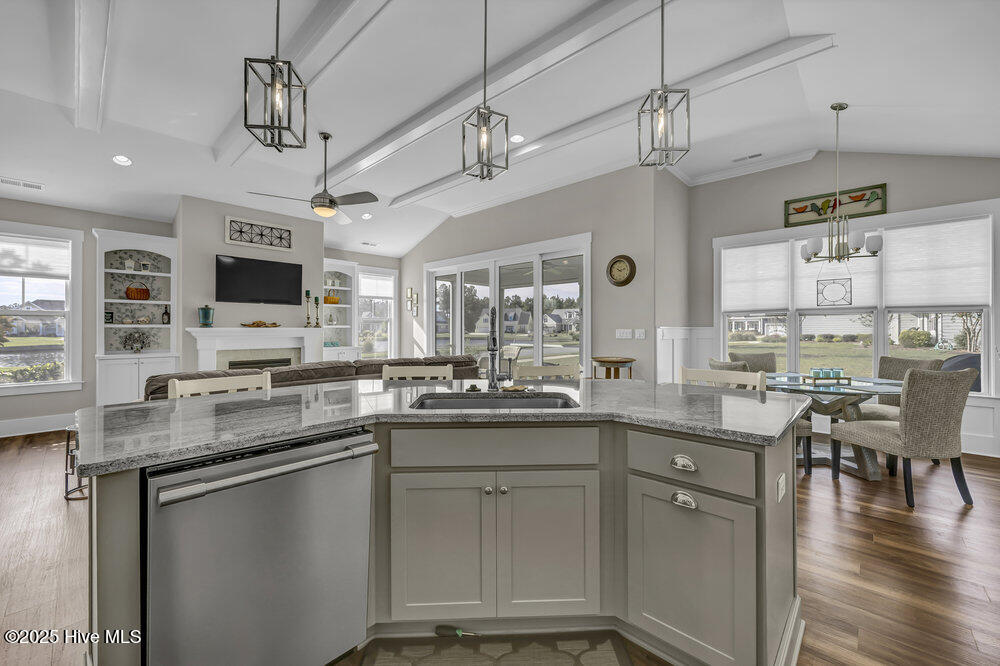 100535537 | Photo 14