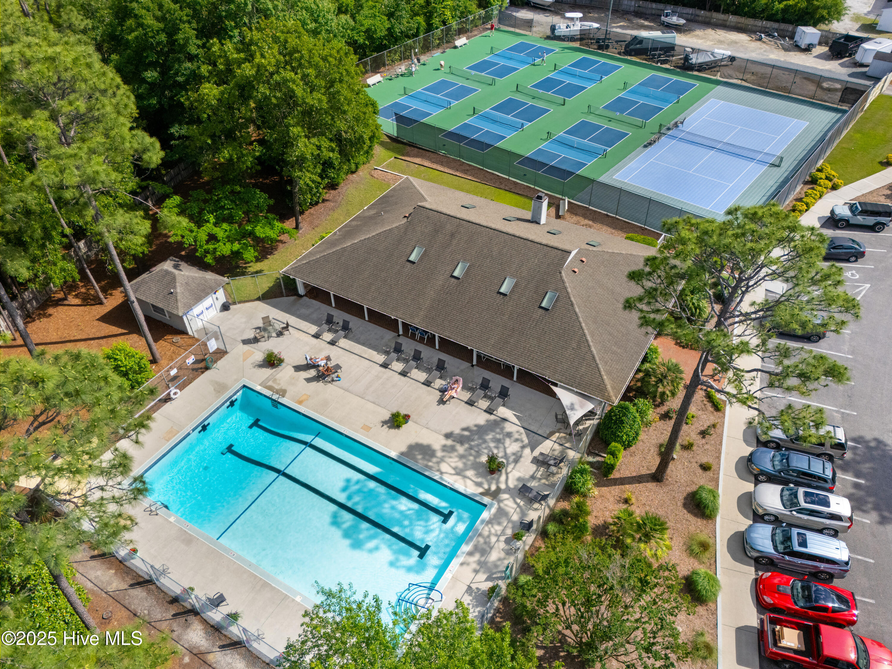 100543357 | Photo 42