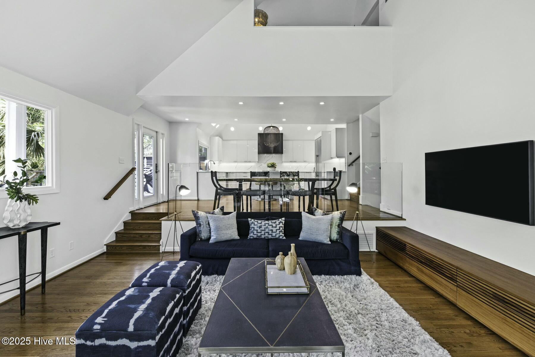 100555228 | Photo 16