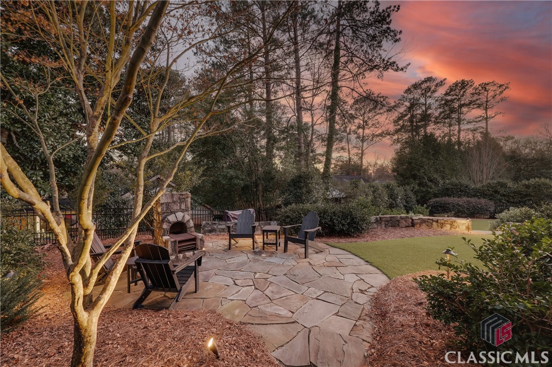 577 Cloverhurst Avenue W