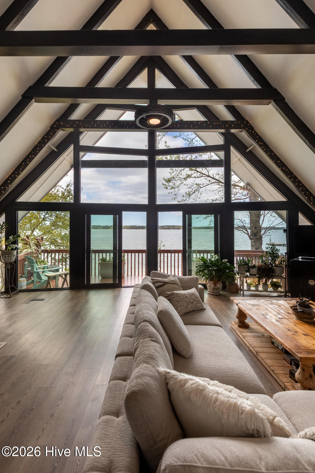 100565718 | Photo 13