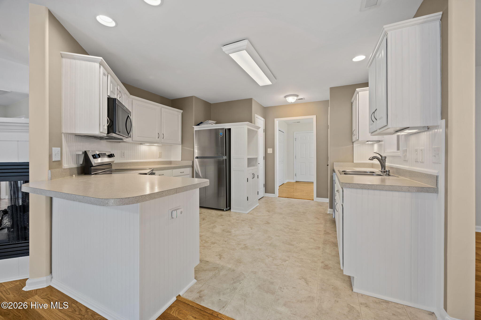 100560523 | Photo 15