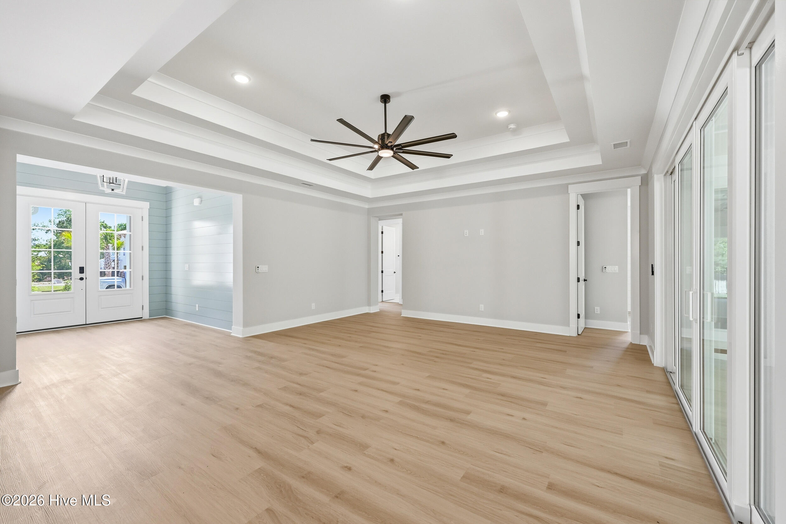 100551665 | Photo 15