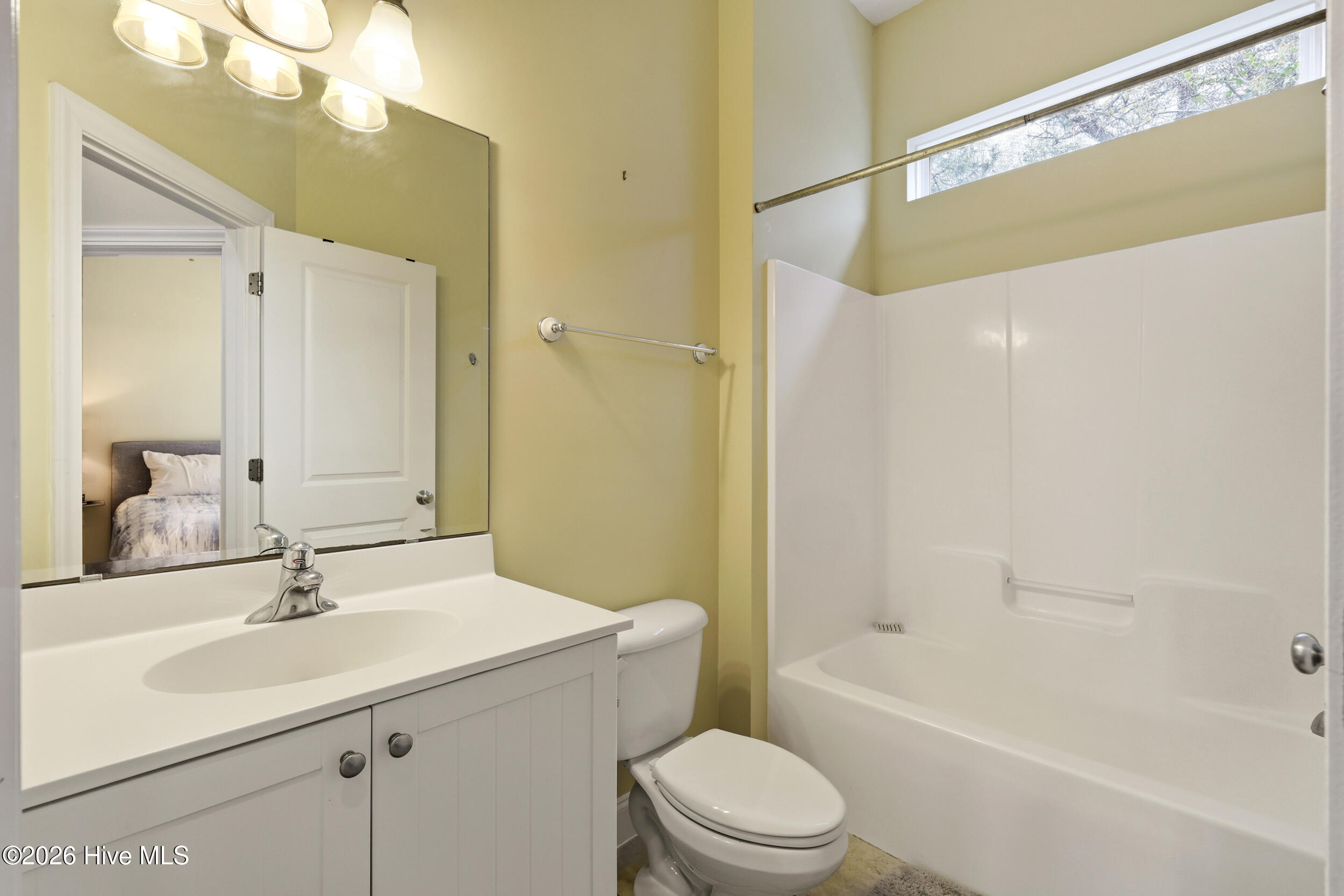 100562364 | Photo 13