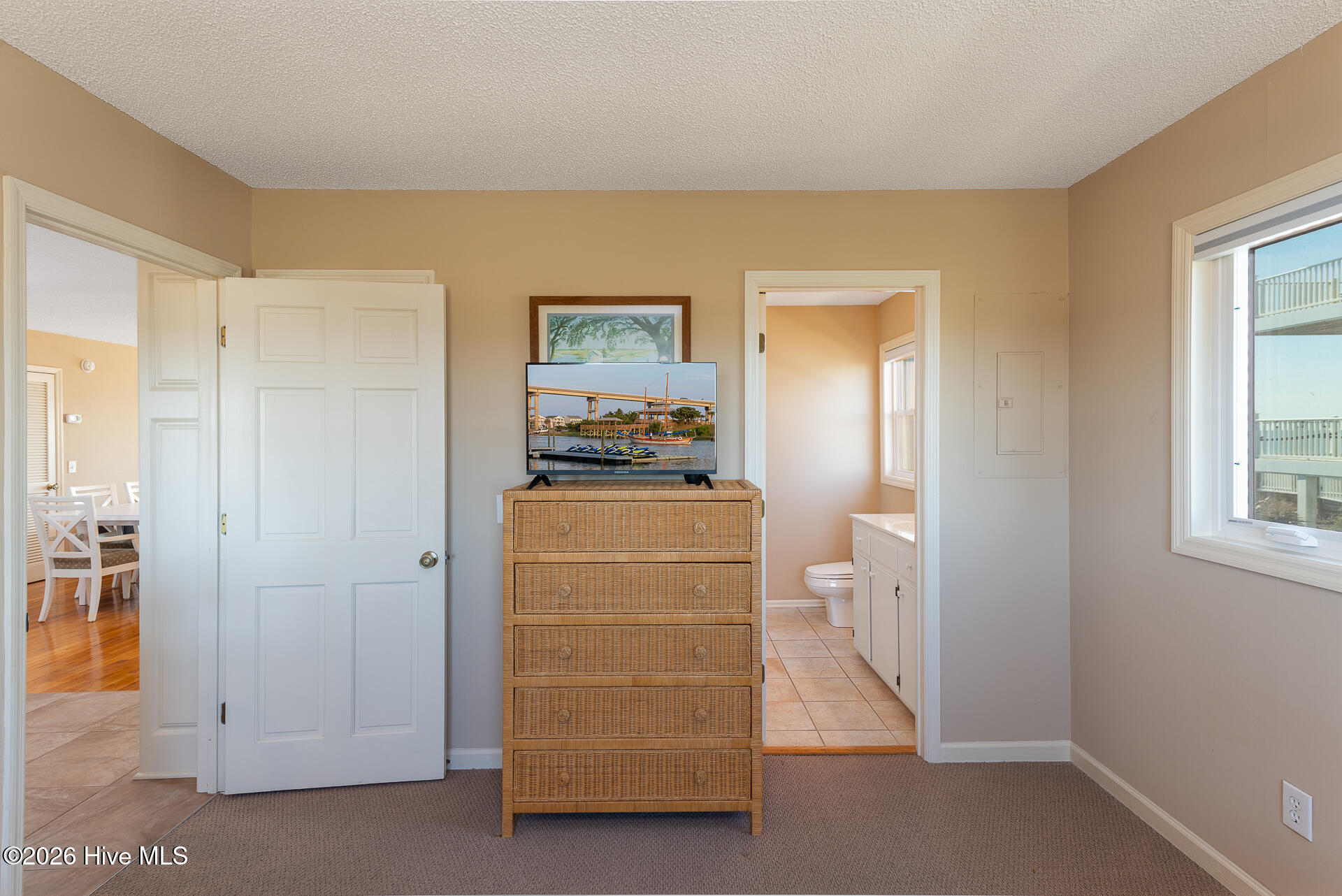 100556011 | Photo 34