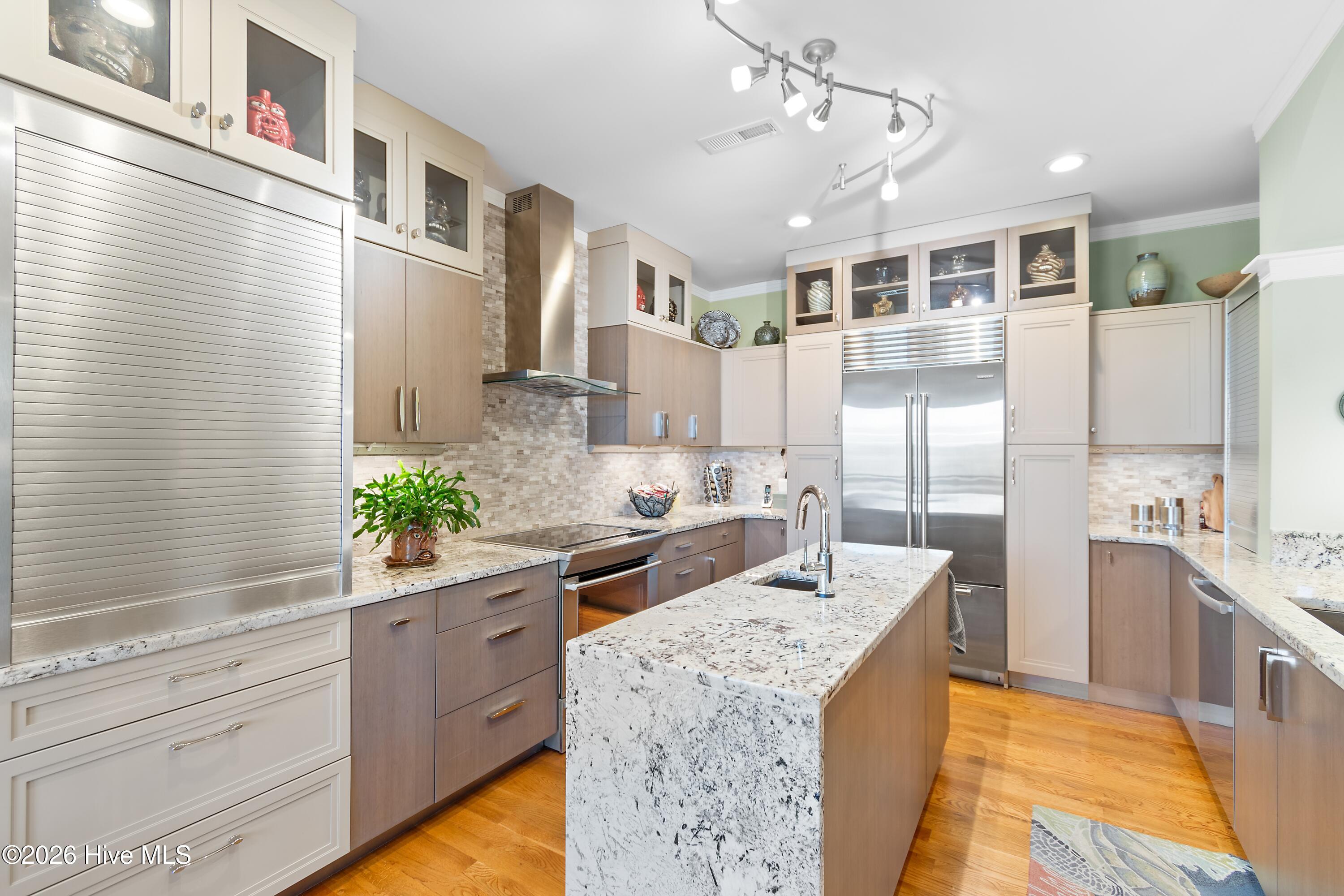 100549658 | Photo 17