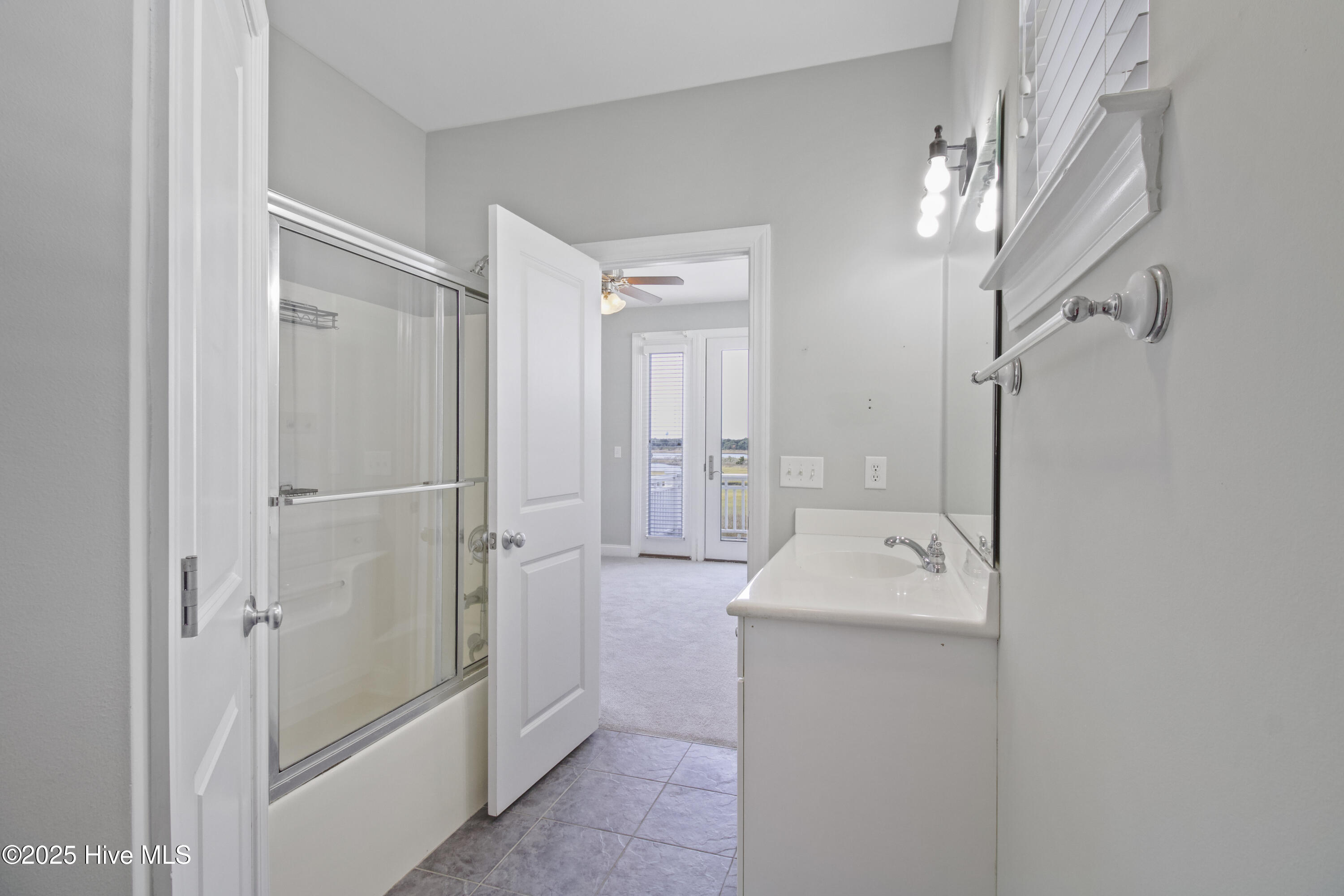 100541594 | Photo 28