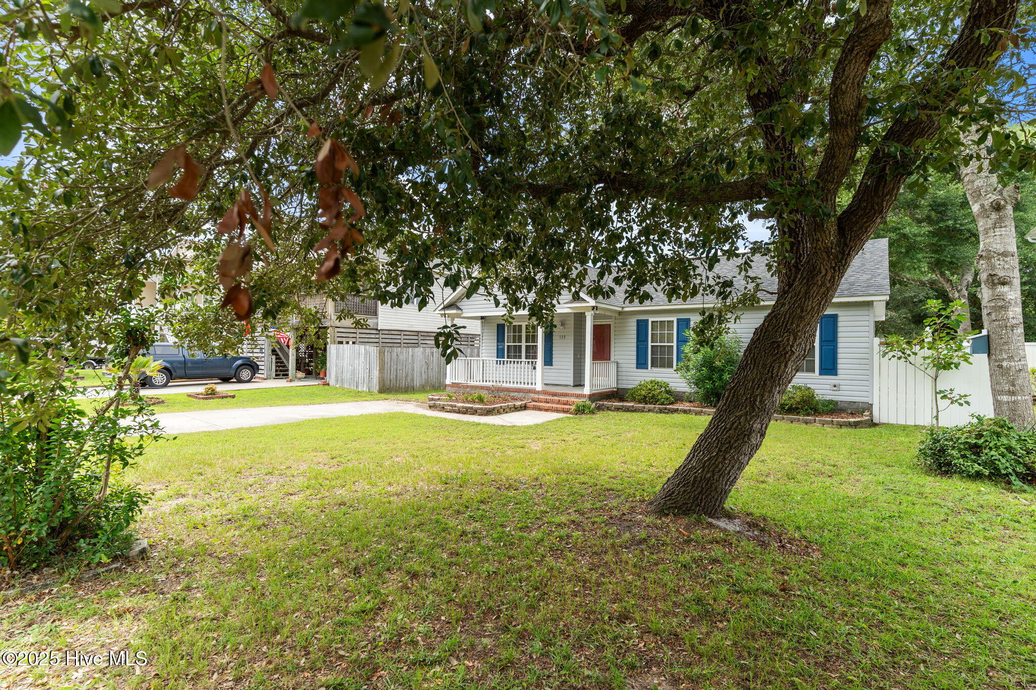 100526319 | Photo 19