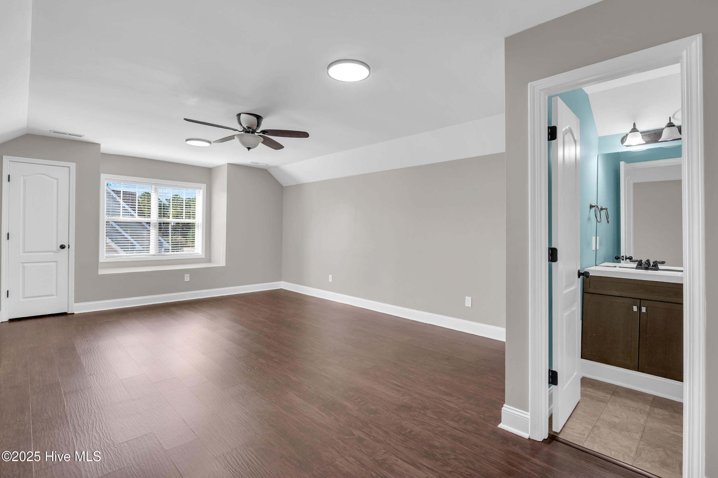 100538065 | Photo 37