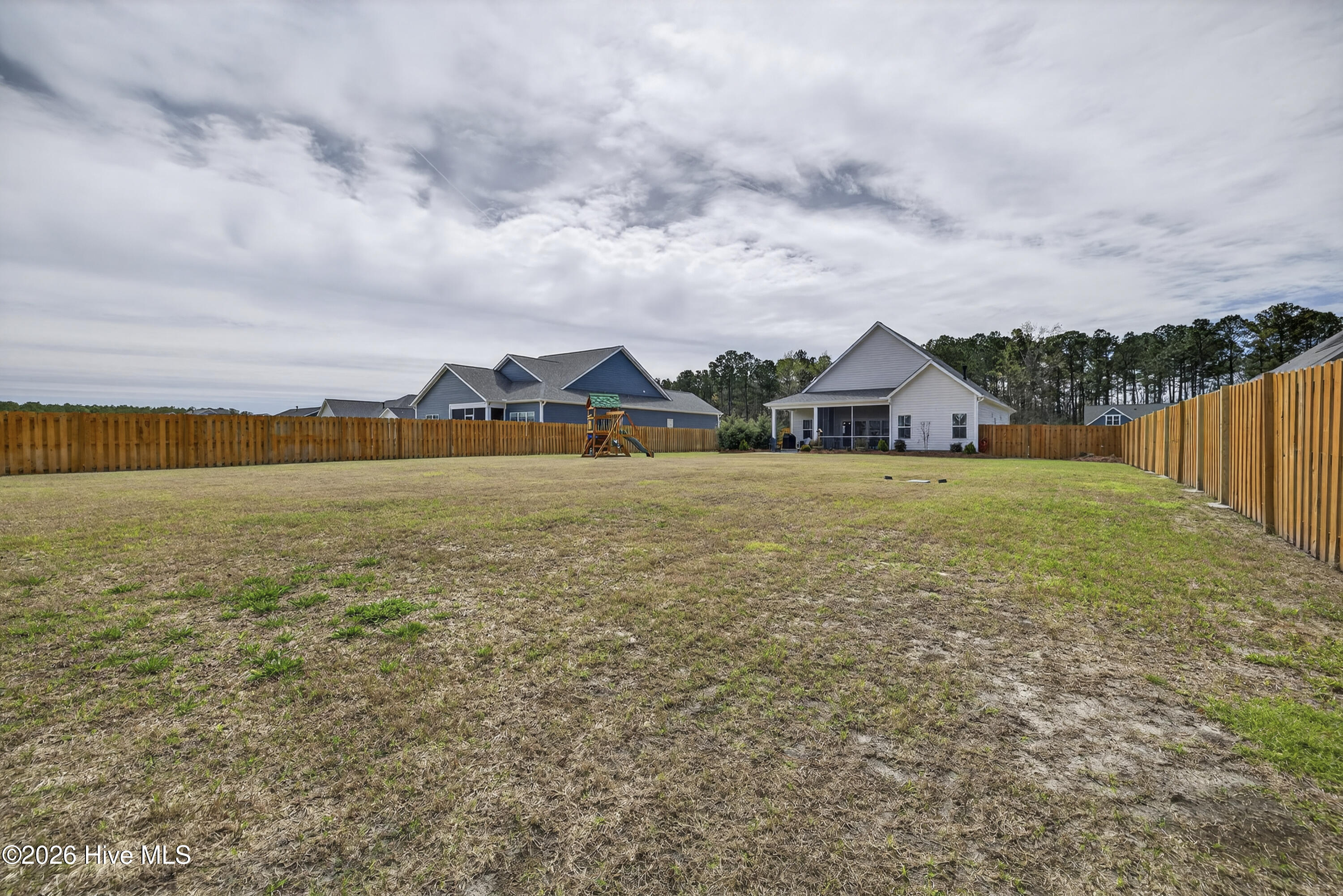 100564336 | Photo 51