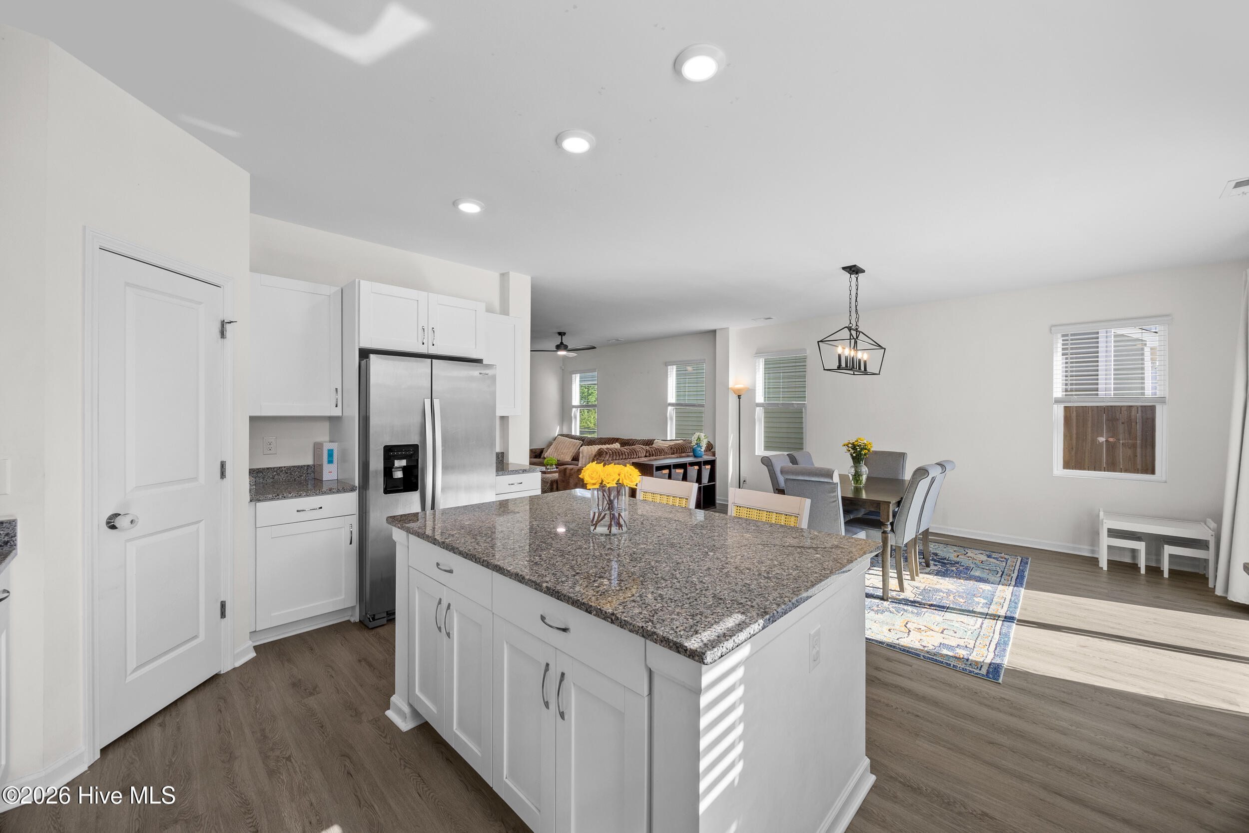 100568989 | Photo 15