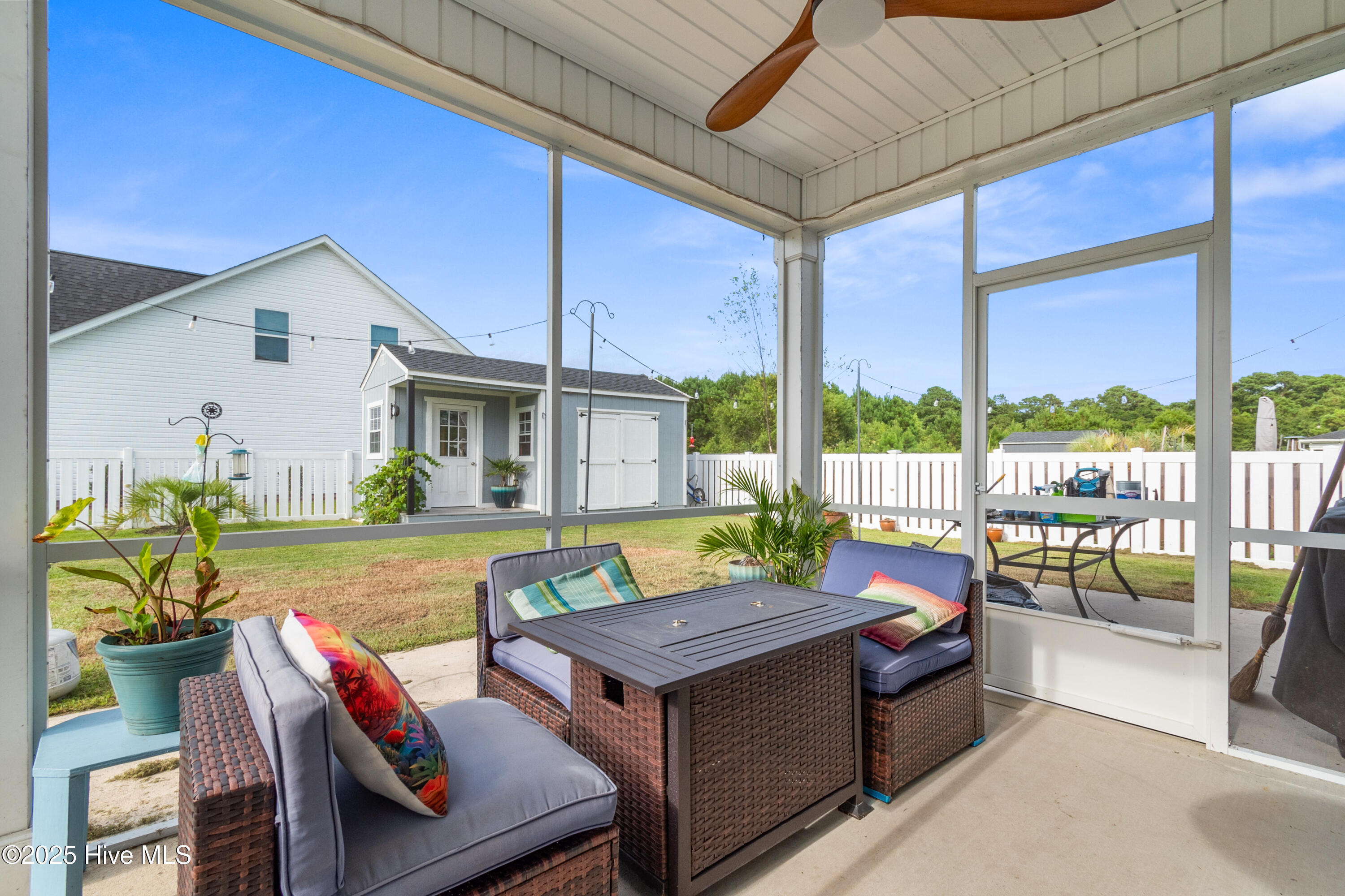 100561939 | Photo 29