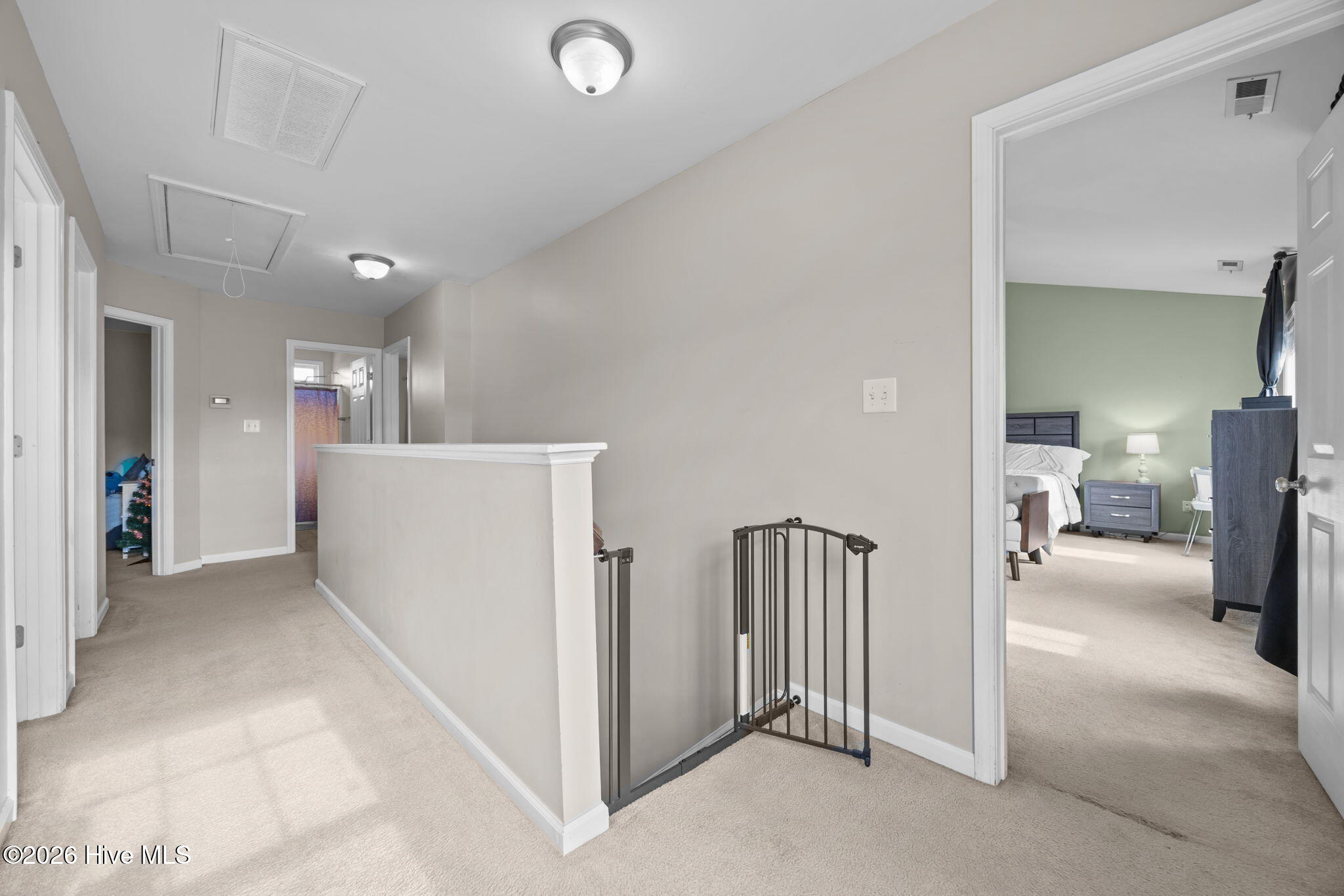 100550928 | Photo 15