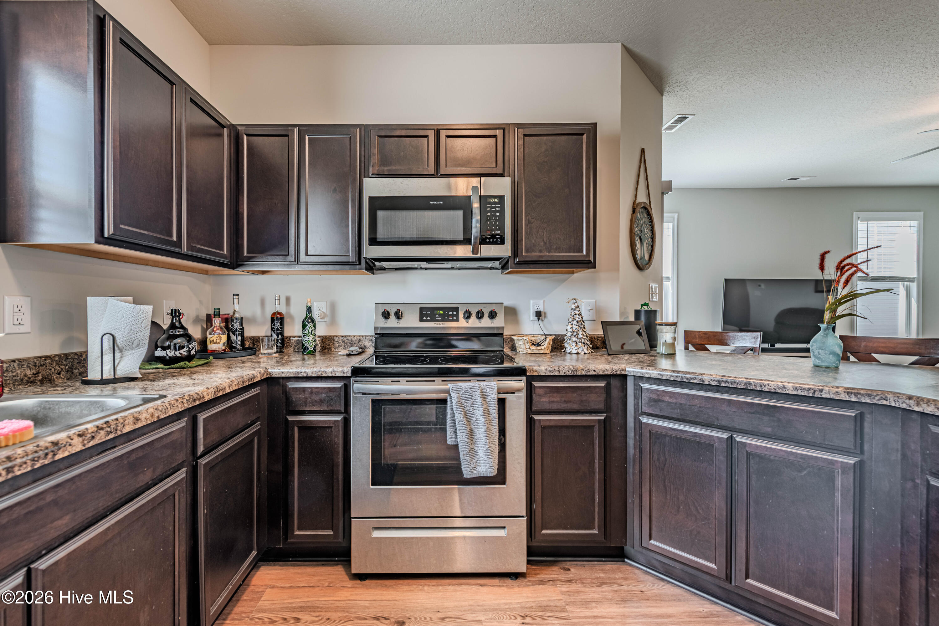 100565496 | Photo 12