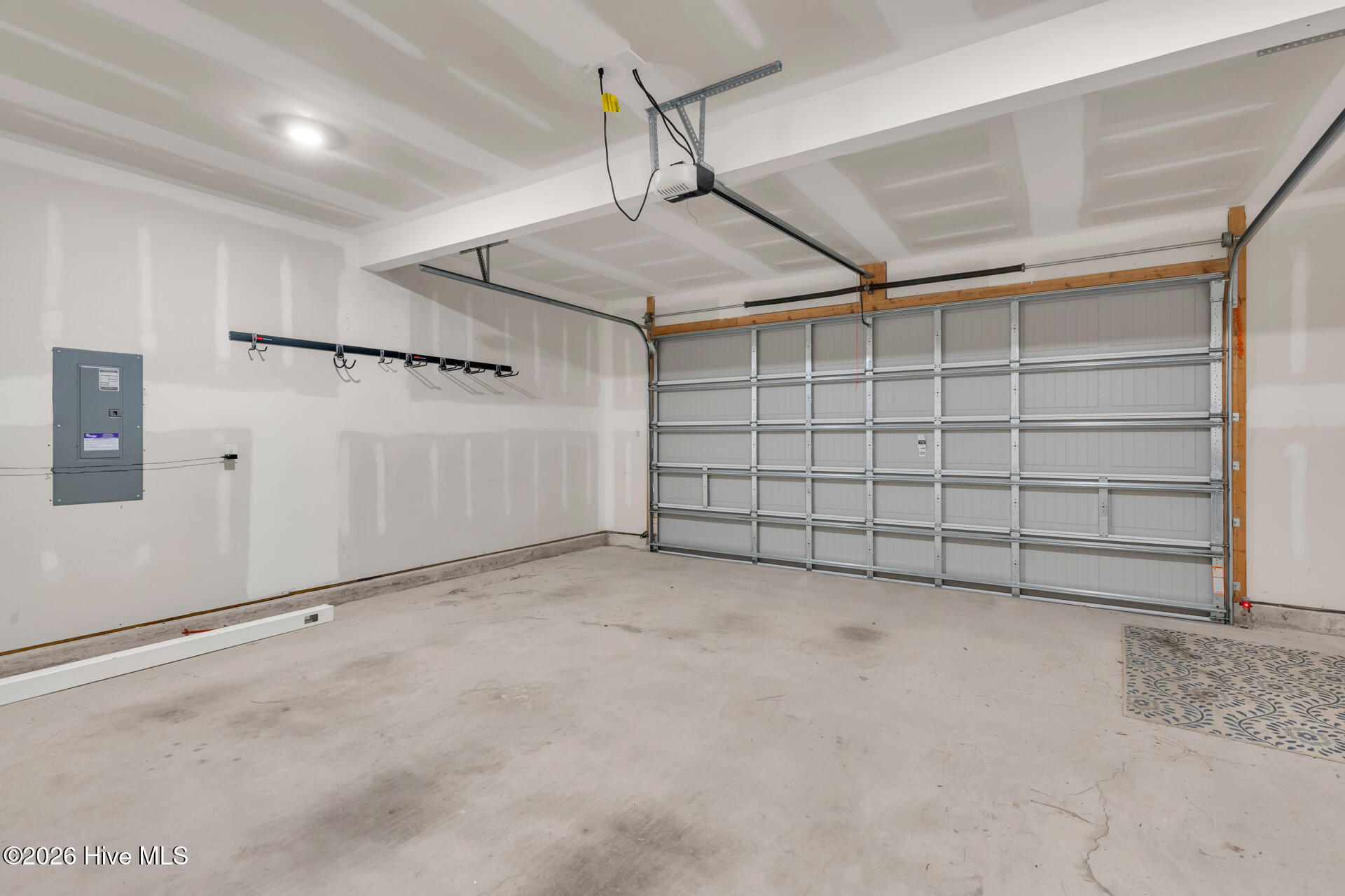 100549355 | Photo 32