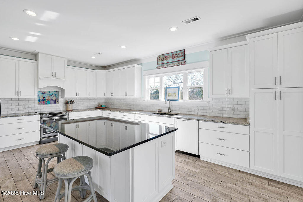 100516737 | Photo 16