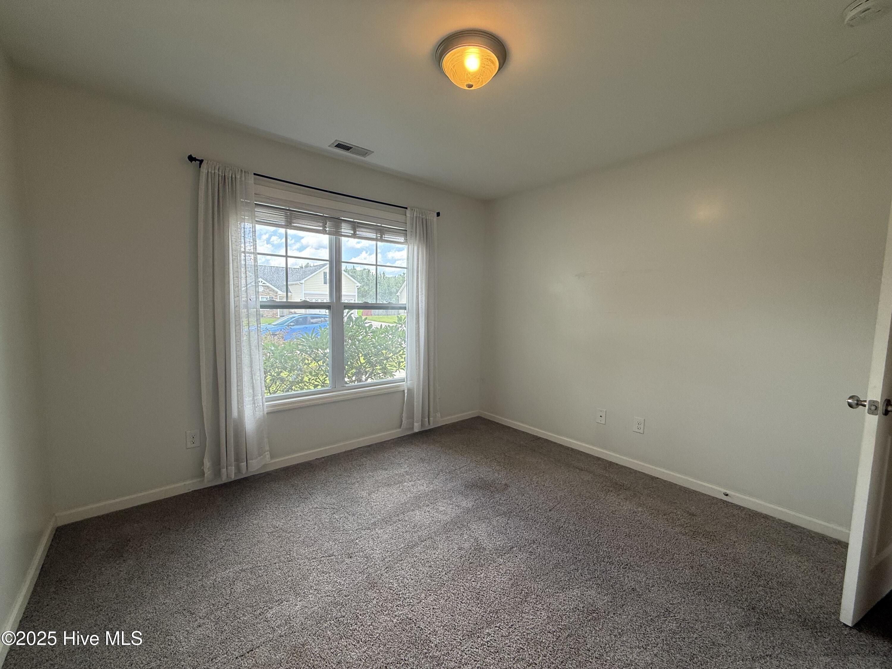 100566630 | Photo 24