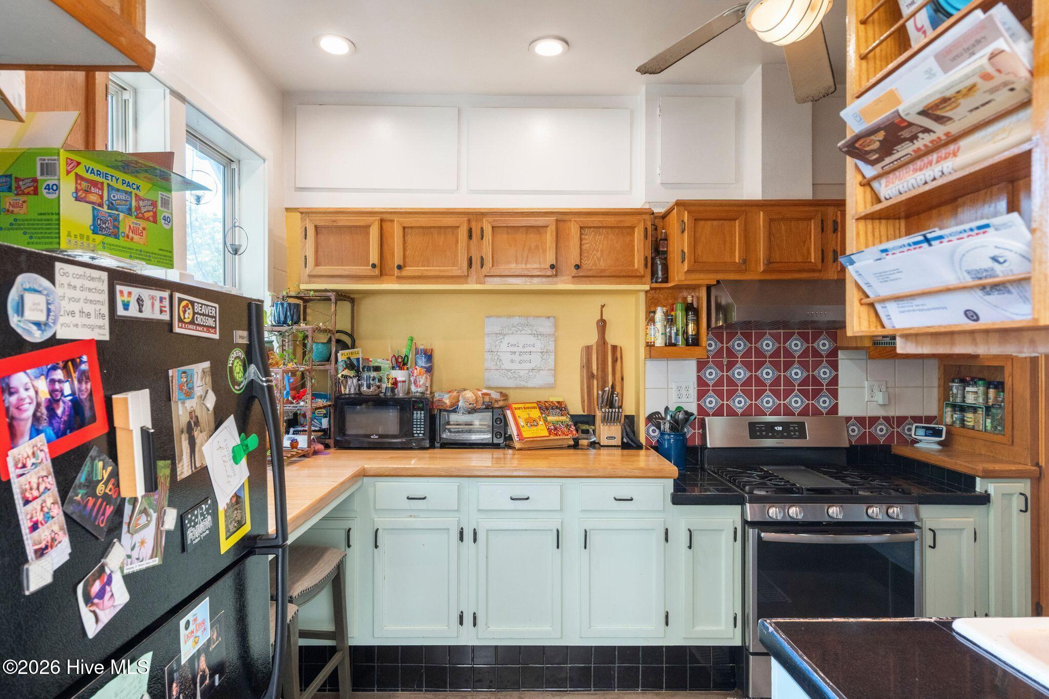 100570327 | Photo 32