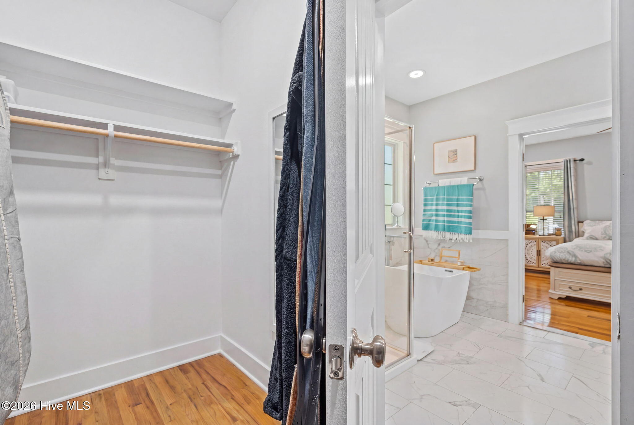 100568987 | Photo 27